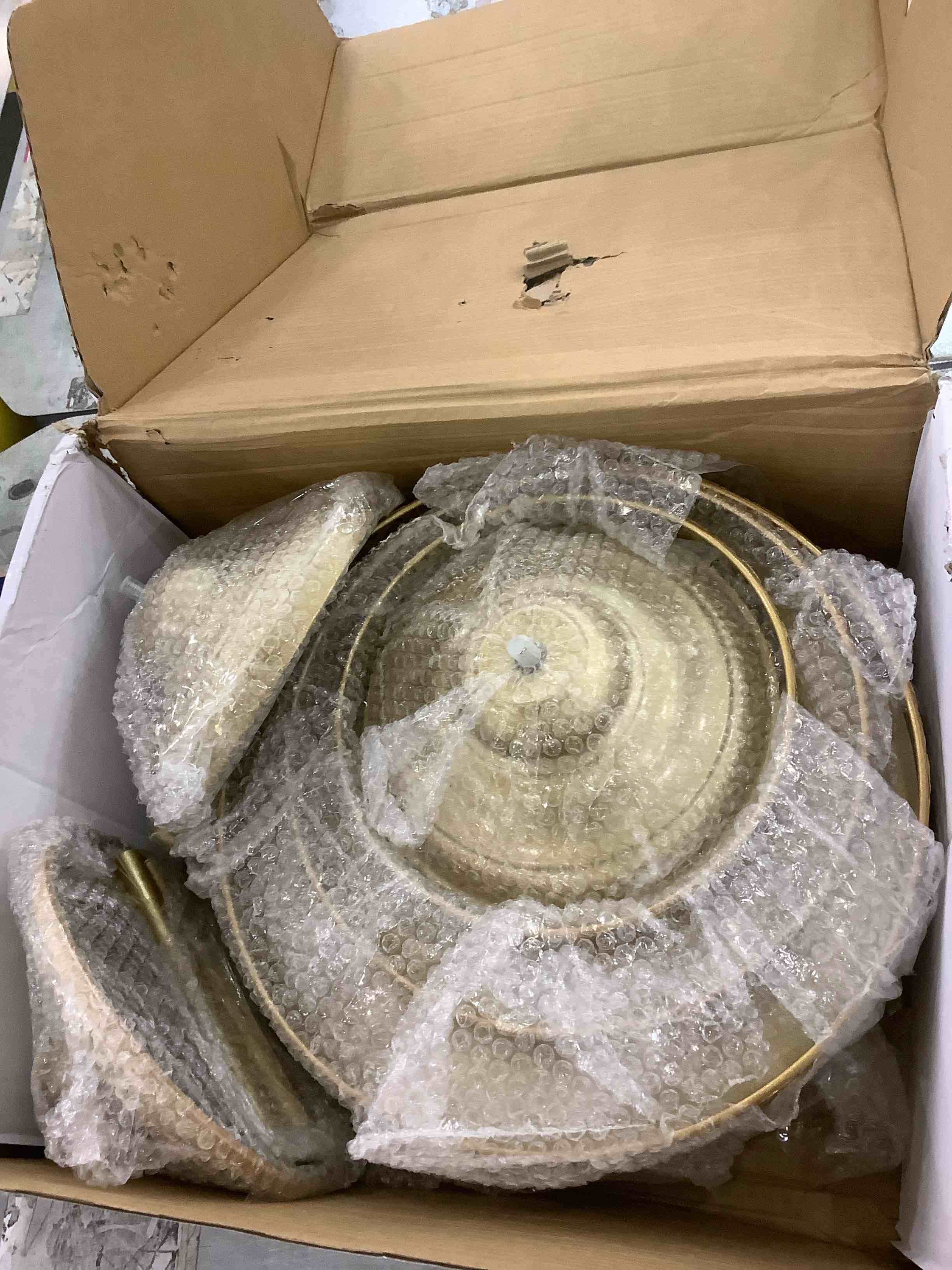 https://s3.amazonaws.com/lotting-images-prod/BargainHunt/EXS01081713_1709562580781.jpeg