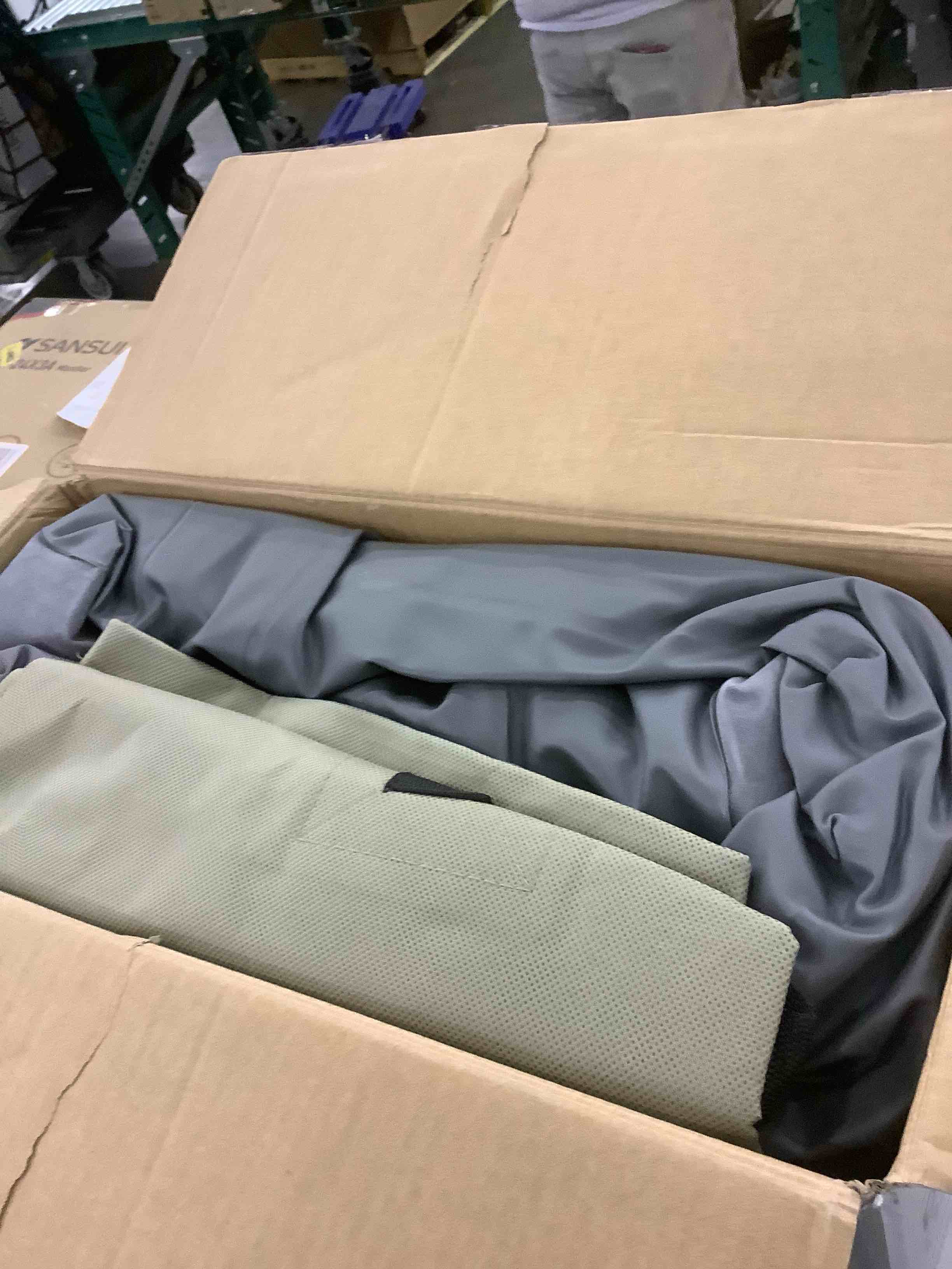 https://s3.amazonaws.com/lotting-images-prod/BargainHunt/EXS01081726_1709564028427.jpeg