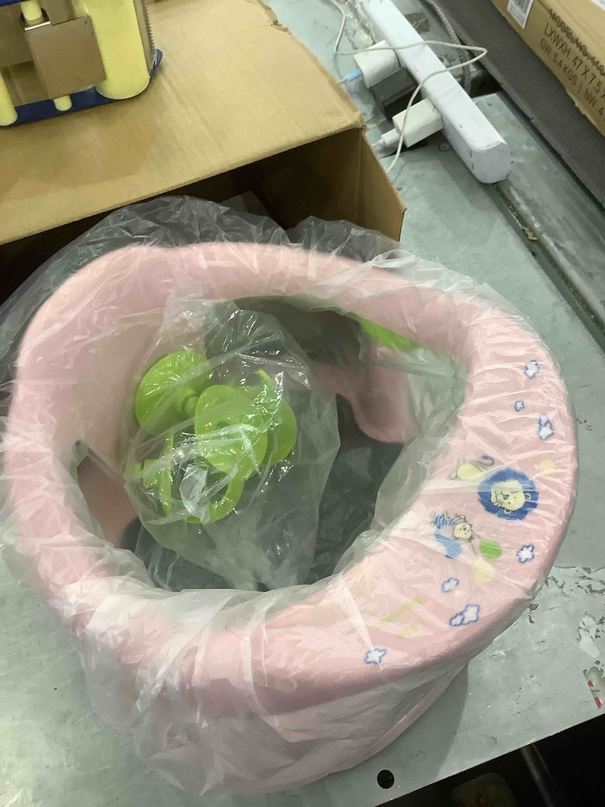 https://s3.amazonaws.com/lotting-images-prod/BargainHunt/EXS01081731_1709564441558.jpeg