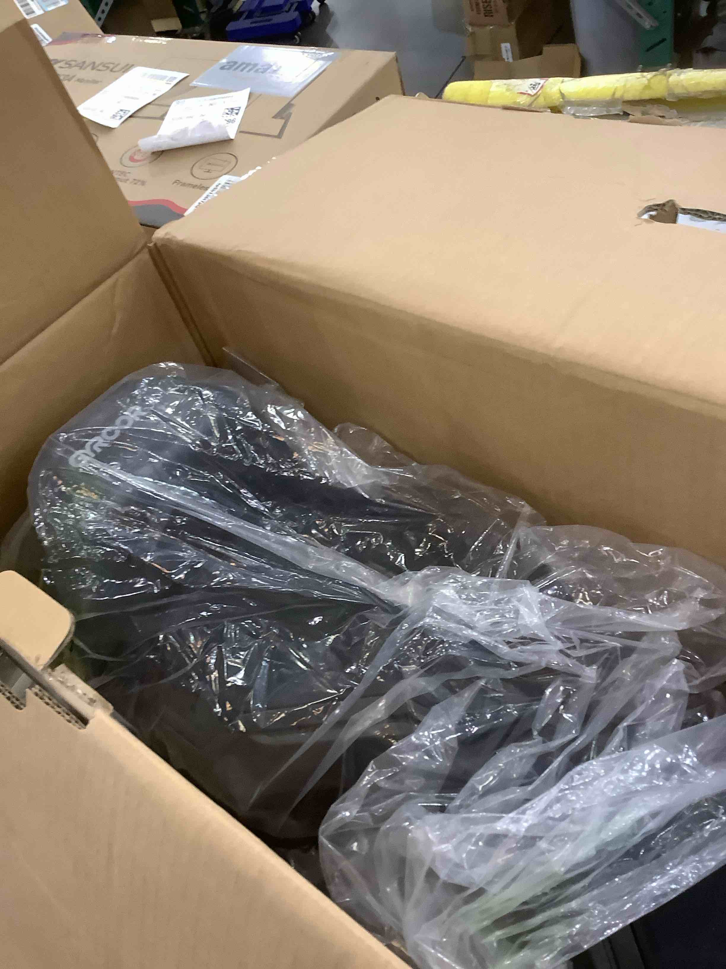 https://s3.amazonaws.com/lotting-images-prod/BargainHunt/EXS01081806_1709575254957.jpeg
