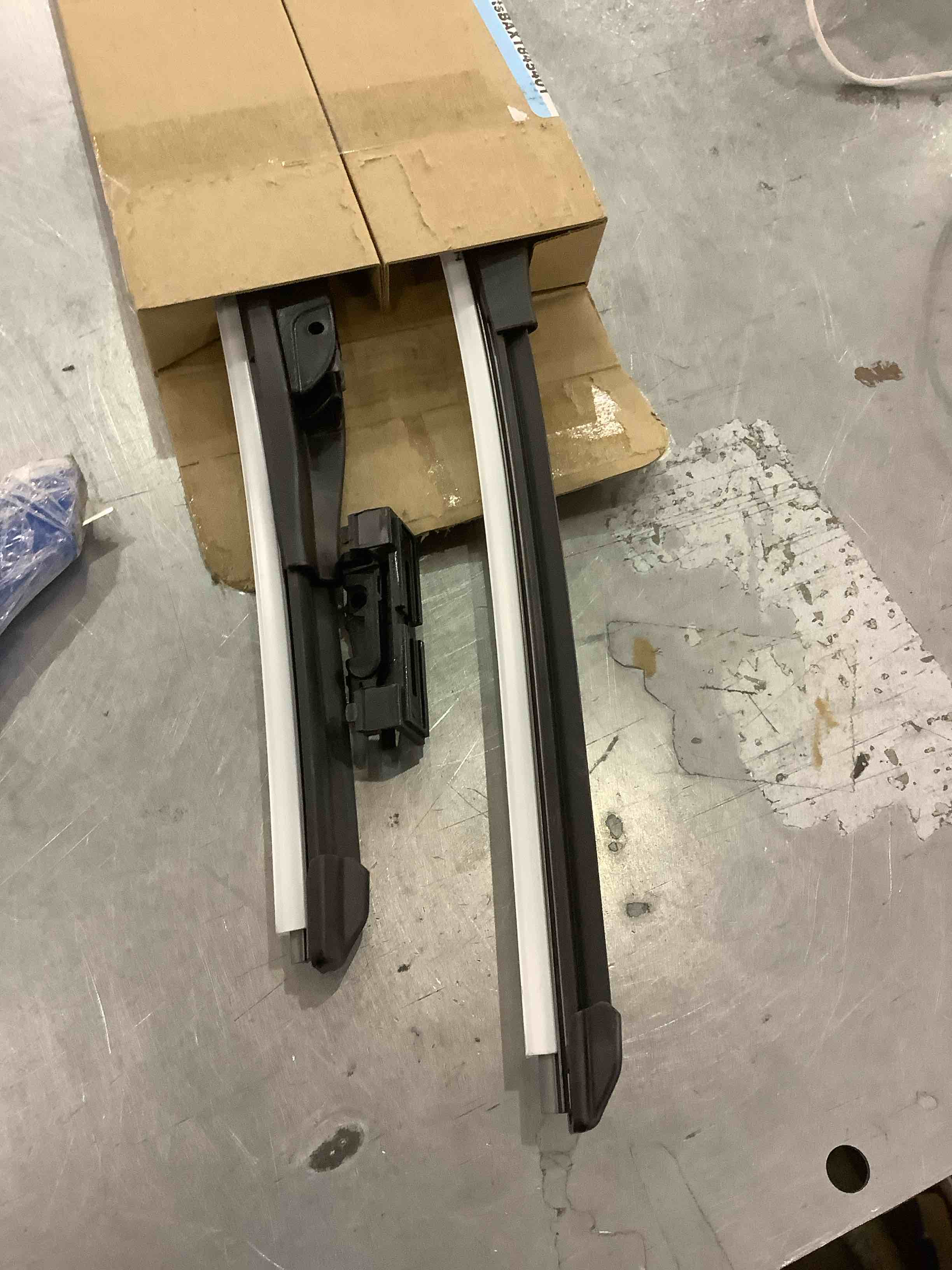 https://s3.amazonaws.com/lotting-images-prod/BargainHunt/EXS01081848_1709581530045.jpeg