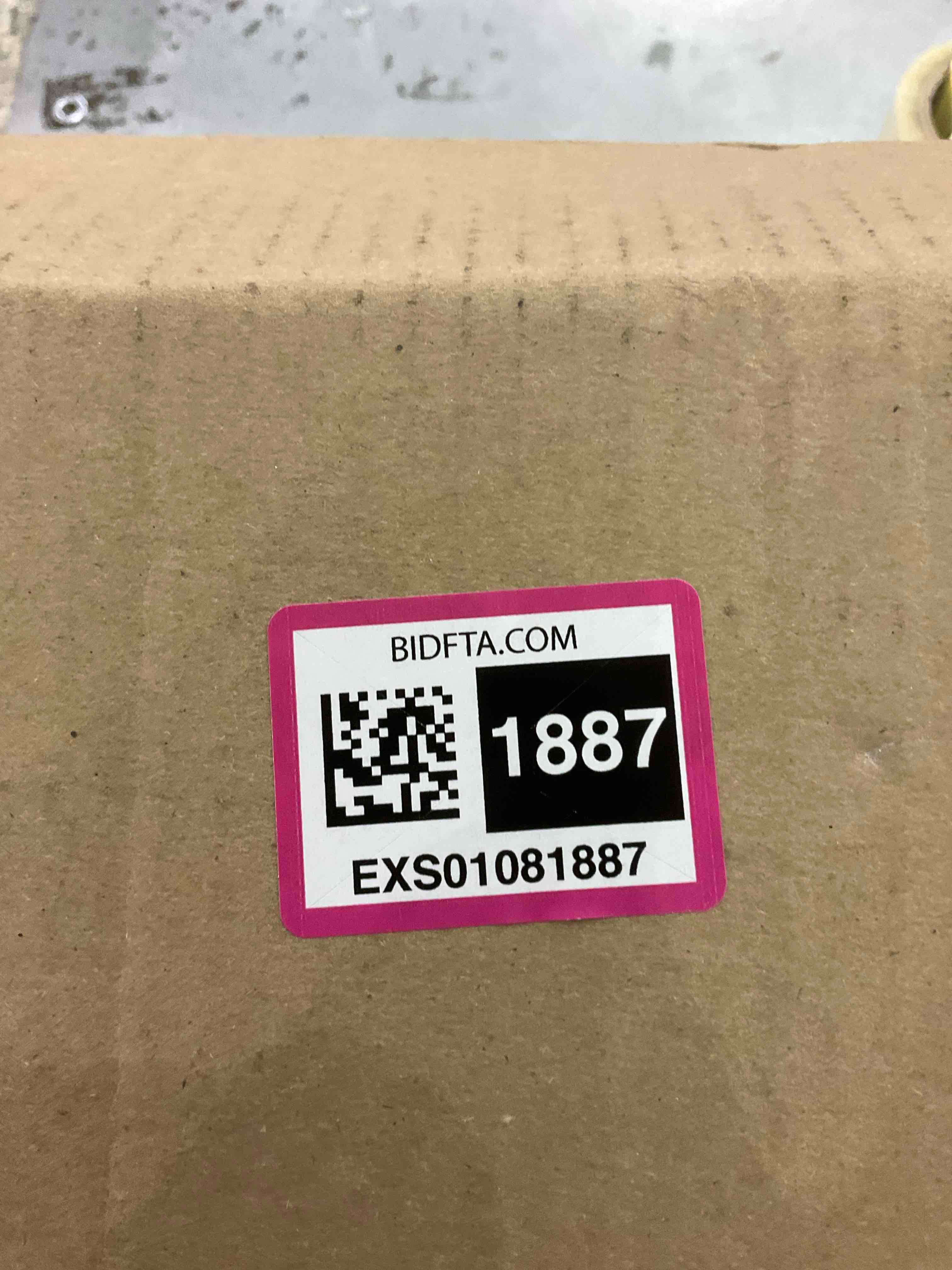 https://s3.amazonaws.com/lotting-images-prod/BargainHunt/EXS01081887_1709644436182.jpeg