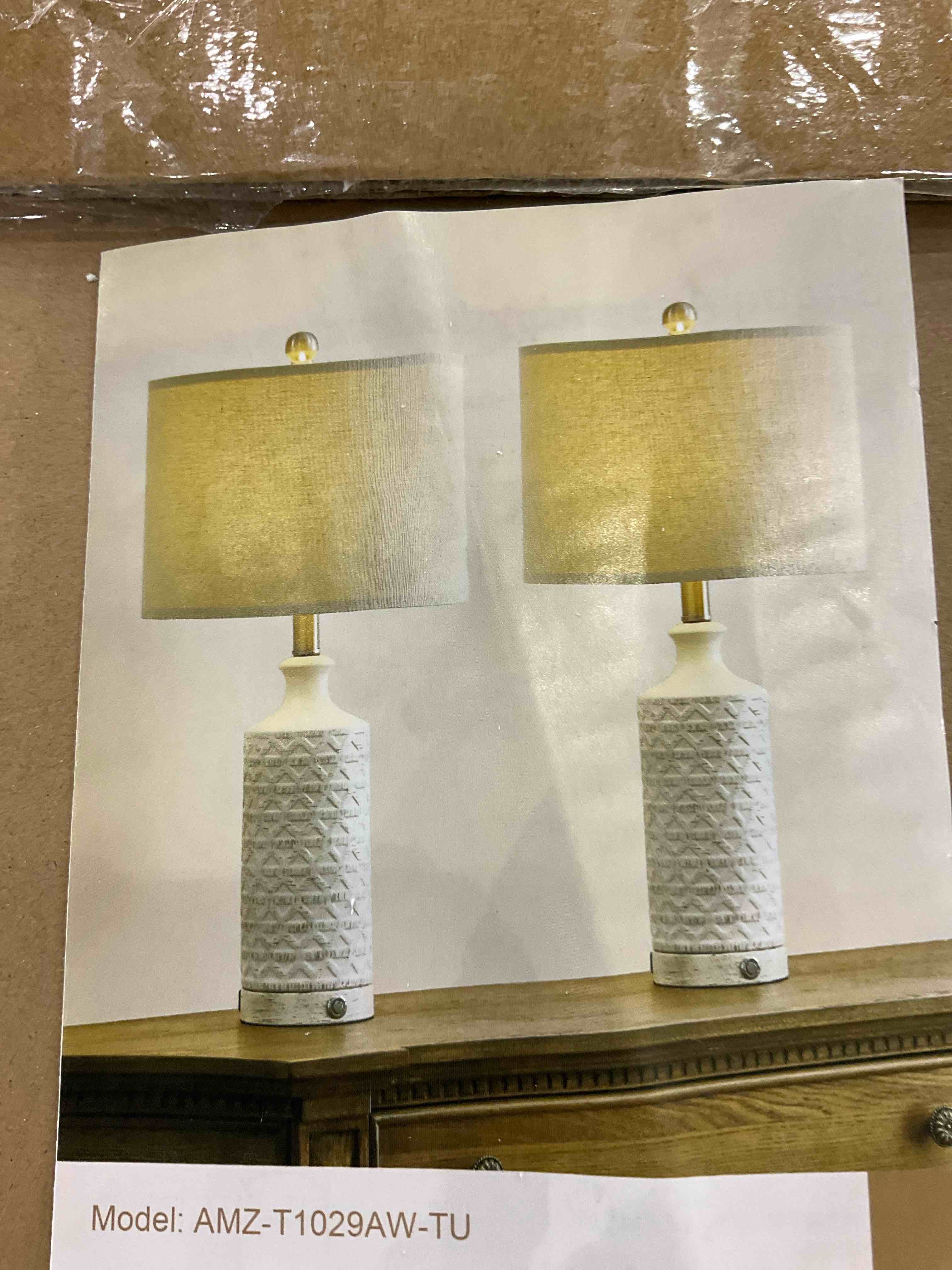 https://s3.amazonaws.com/lotting-images-prod/BargainHunt/EXS01081981_1709727813381.jpeg