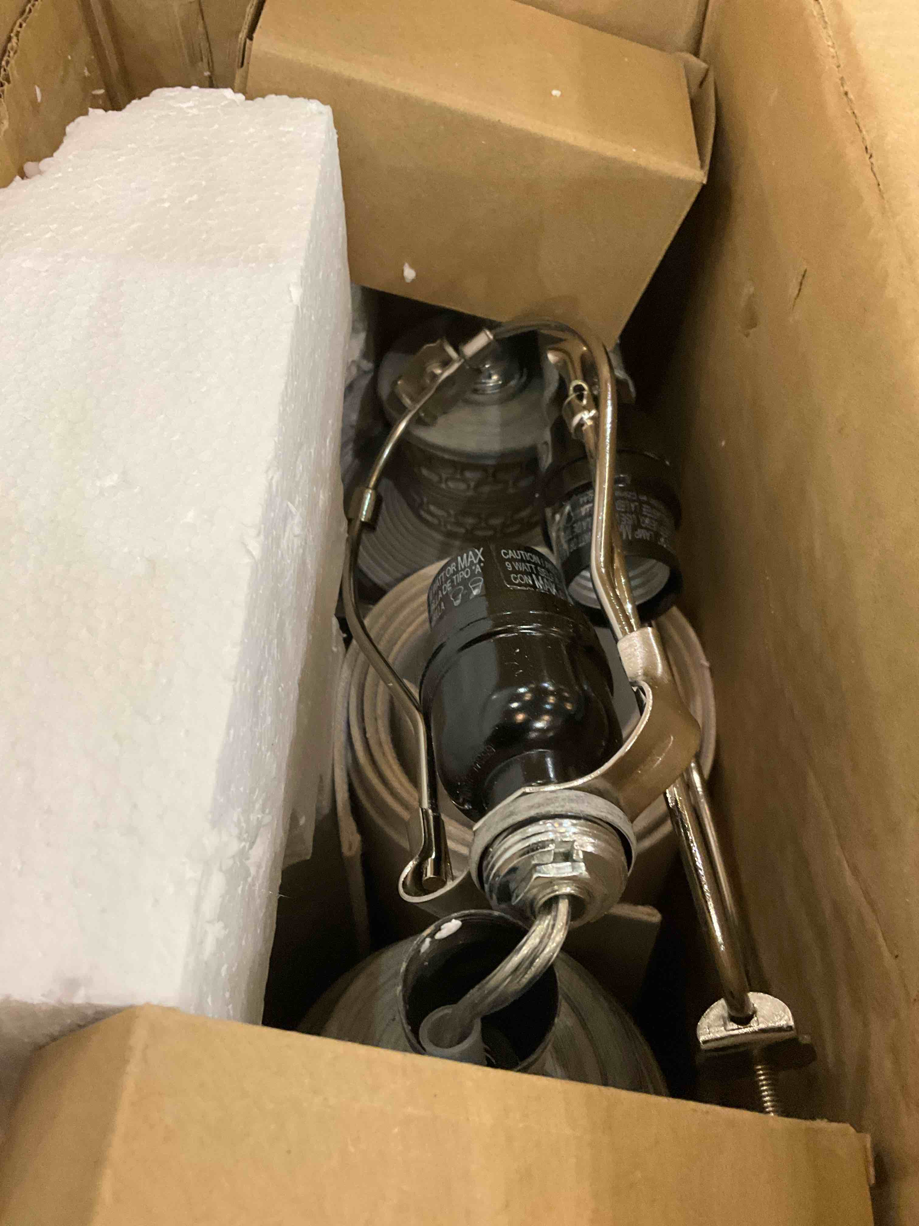 https://s3.amazonaws.com/lotting-images-prod/BargainHunt/EXS01082372_1708704959743.jpeg