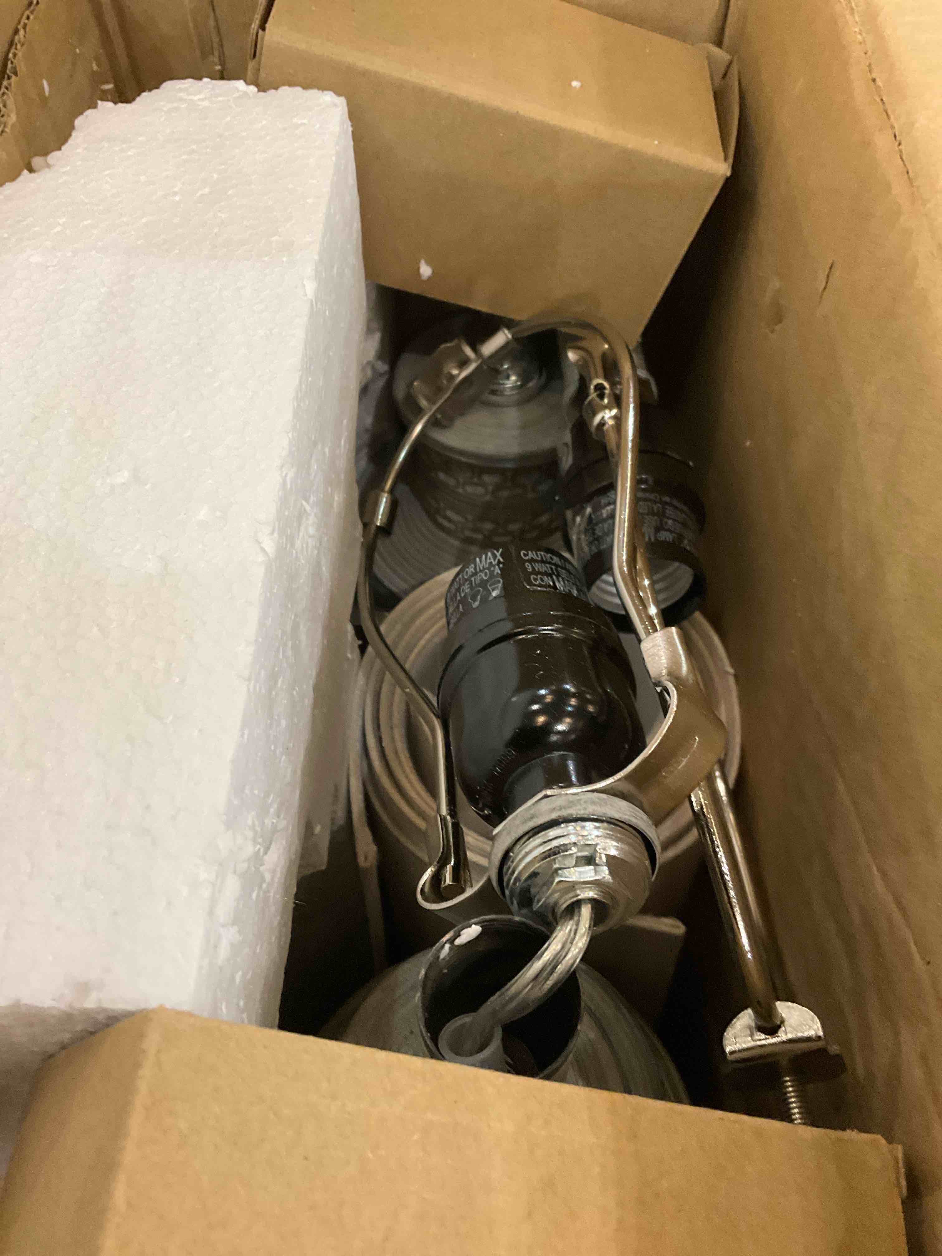 https://s3.amazonaws.com/lotting-images-prod/BargainHunt/EXS01082372_1708704960730.jpeg