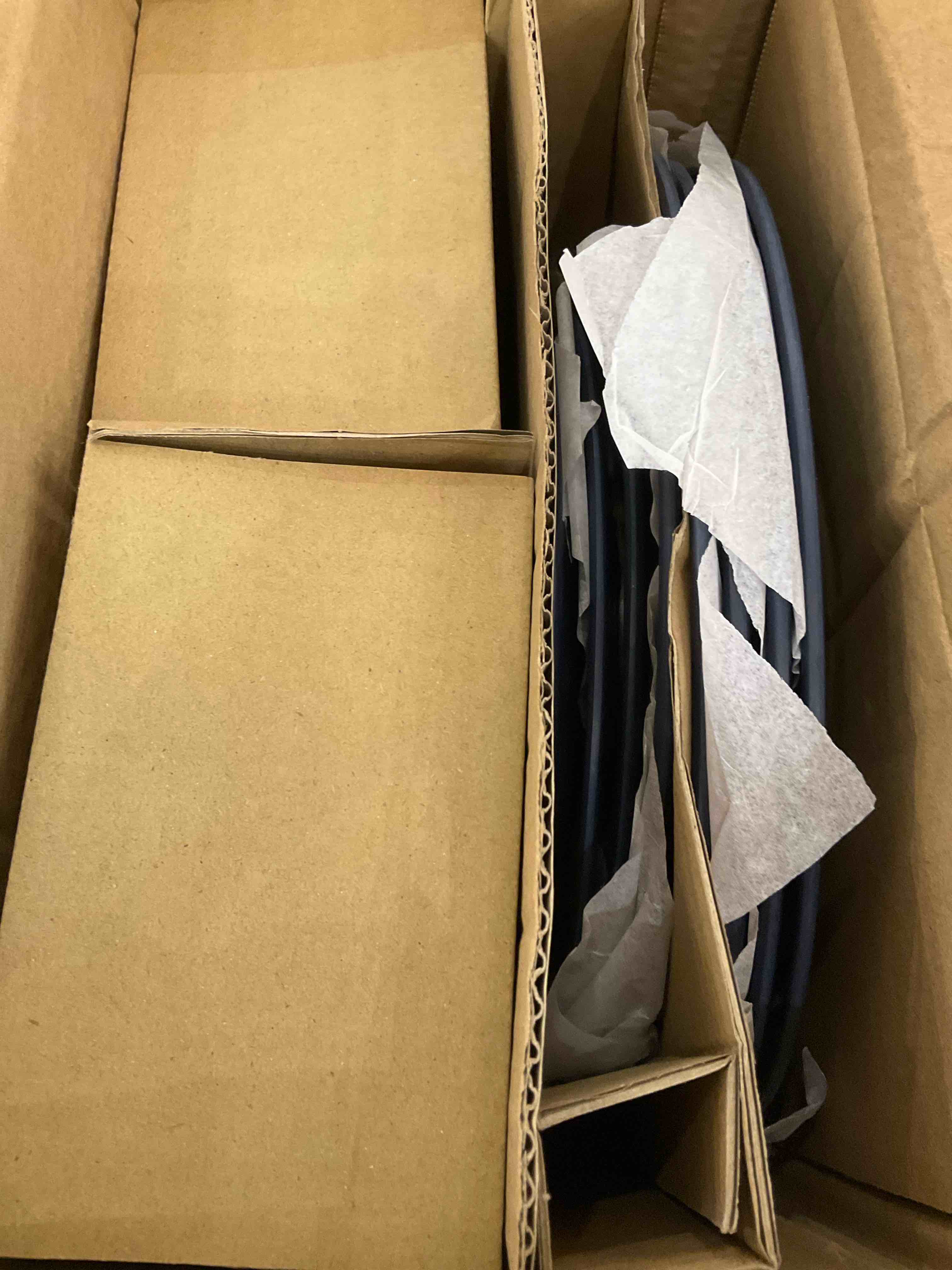 https://s3.amazonaws.com/lotting-images-prod/BargainHunt/EXS01082426_1708717249690.jpeg