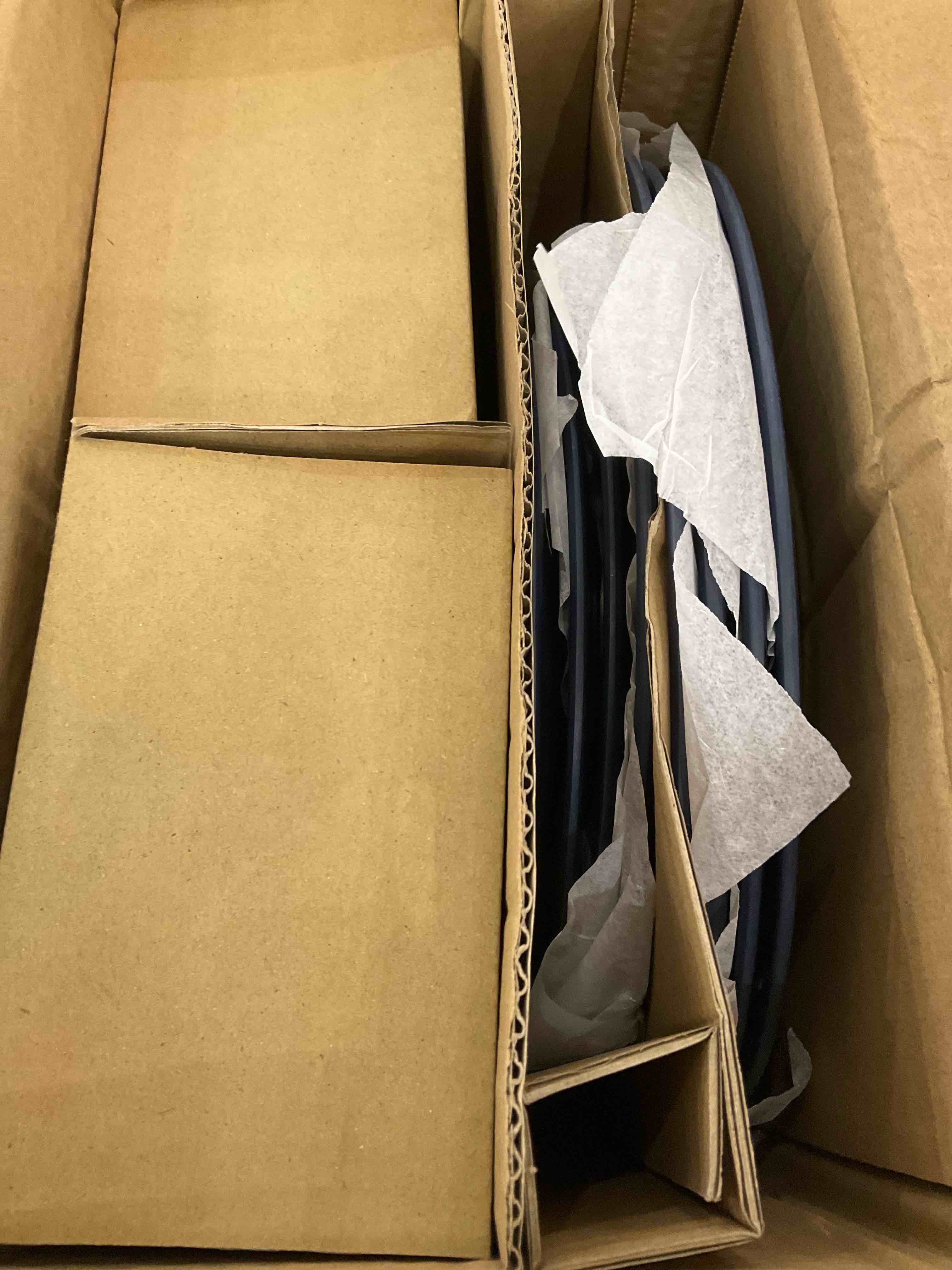 https://s3.amazonaws.com/lotting-images-prod/BargainHunt/EXS01082426_1708717250603.jpeg