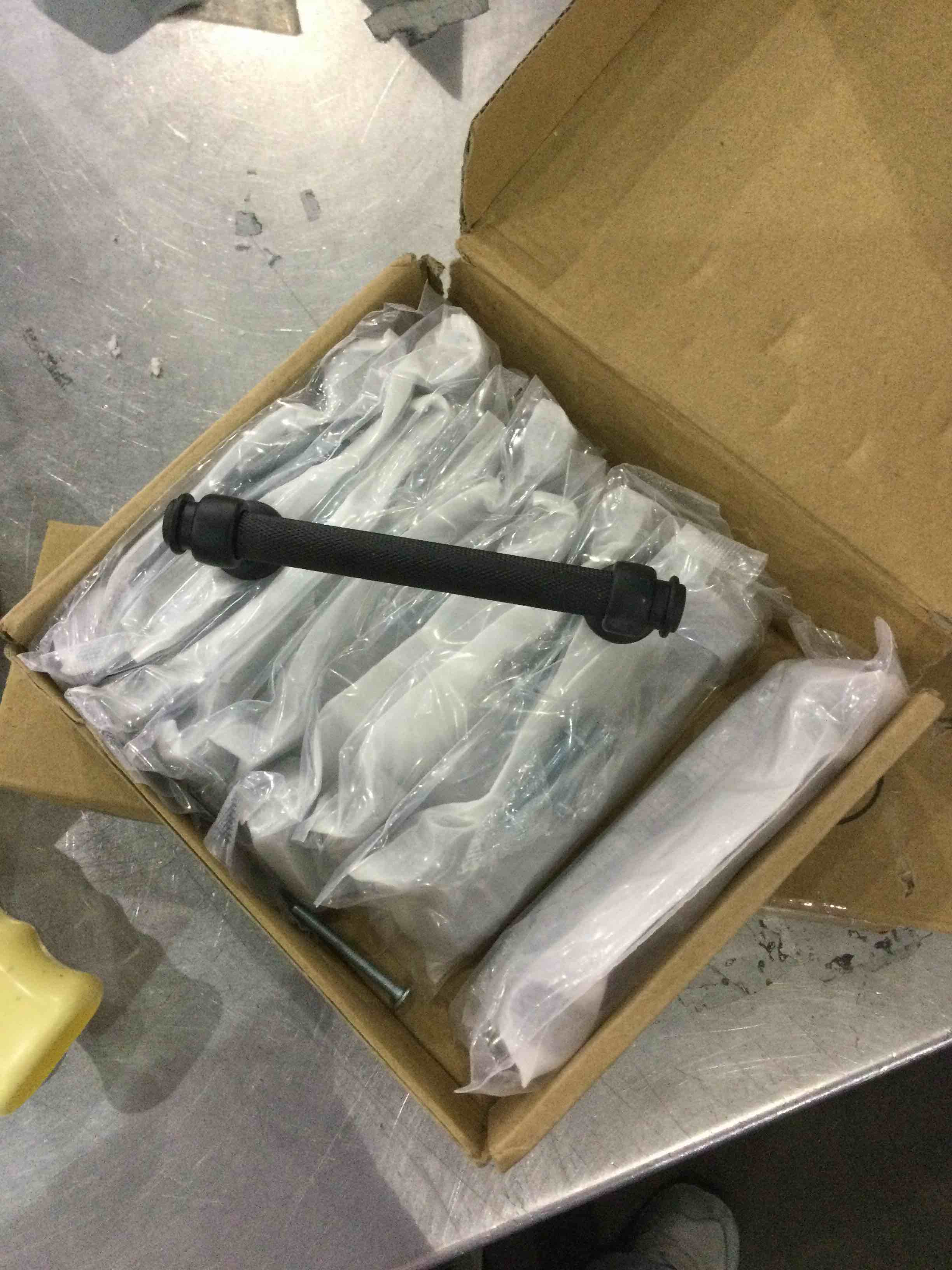 https://s3.amazonaws.com/lotting-images-prod/BargainHunt/EXS01083494_1708951870198.jpeg