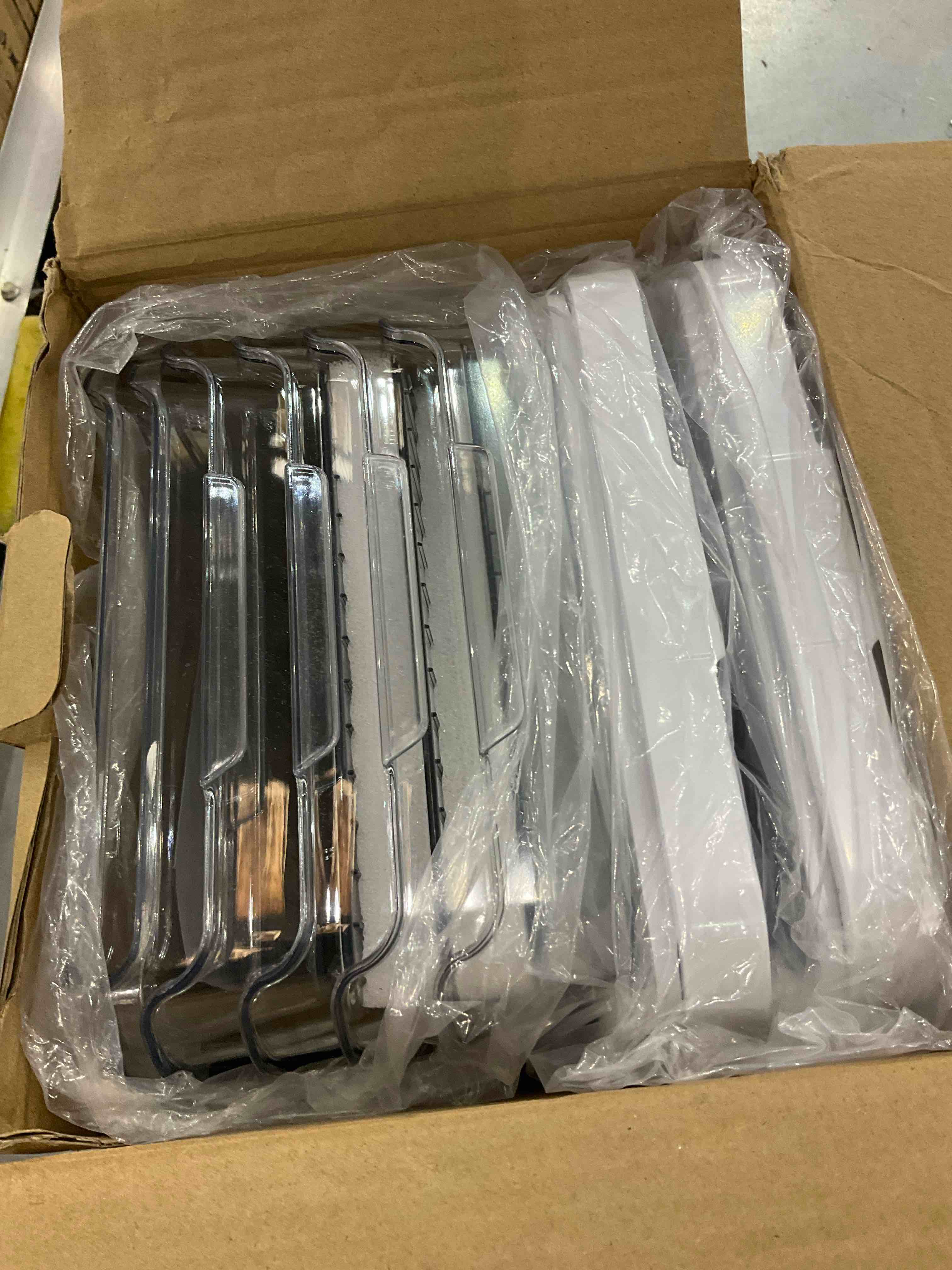 https://s3.amazonaws.com/lotting-images-prod/BargainHunt/EXS01083515_1709735455565.jpeg