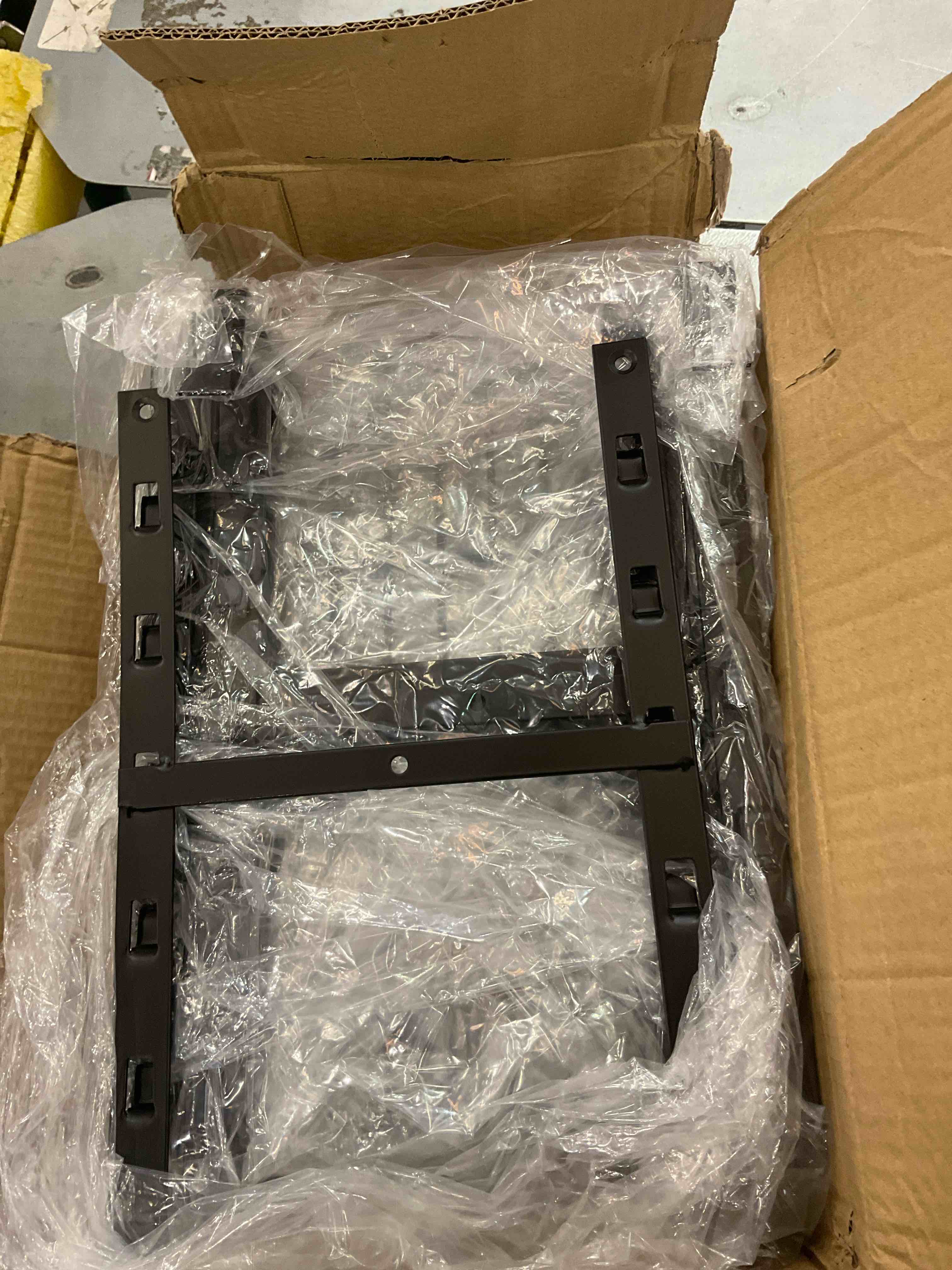https://s3.amazonaws.com/lotting-images-prod/BargainHunt/EXS01083976_1710182059470.jpeg