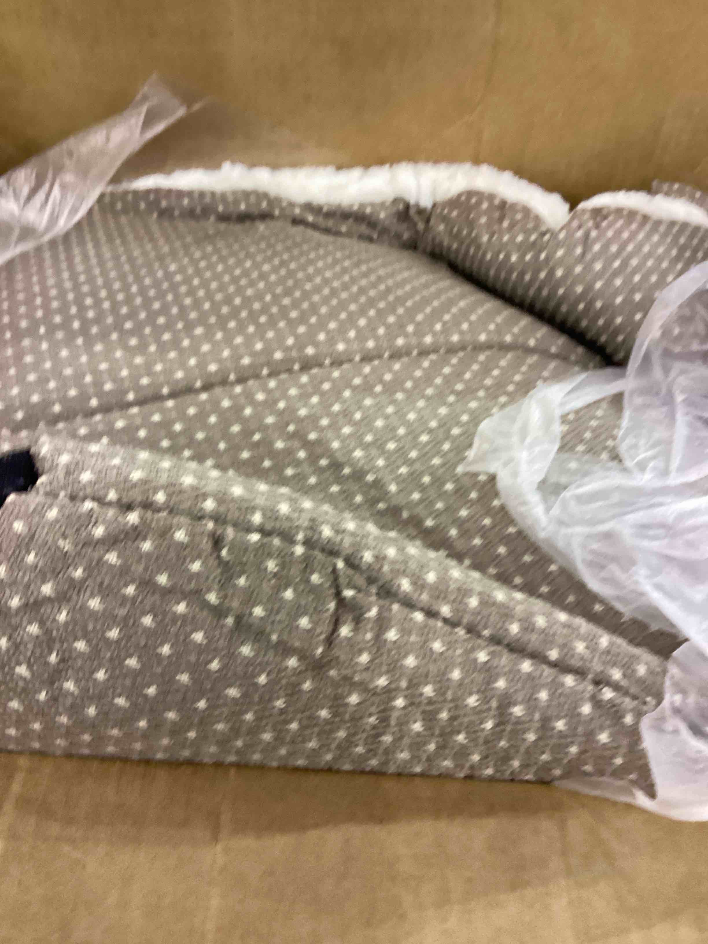 https://s3.amazonaws.com/lotting-images-prod/BargainHunt/EXS01084240_1709209702672.jpeg
