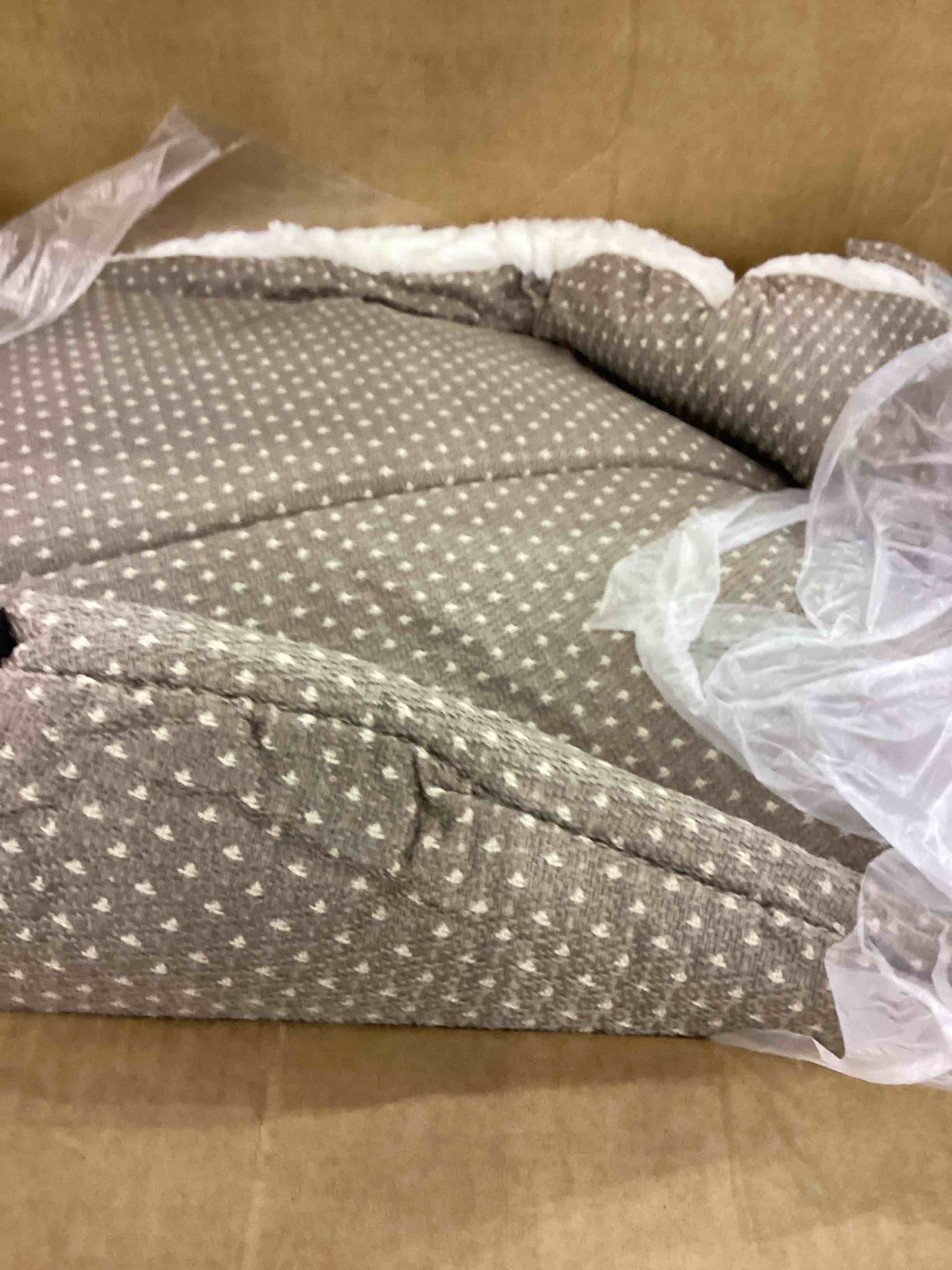 https://s3.amazonaws.com/lotting-images-prod/BargainHunt/EXS01084240_1709209703661.jpeg