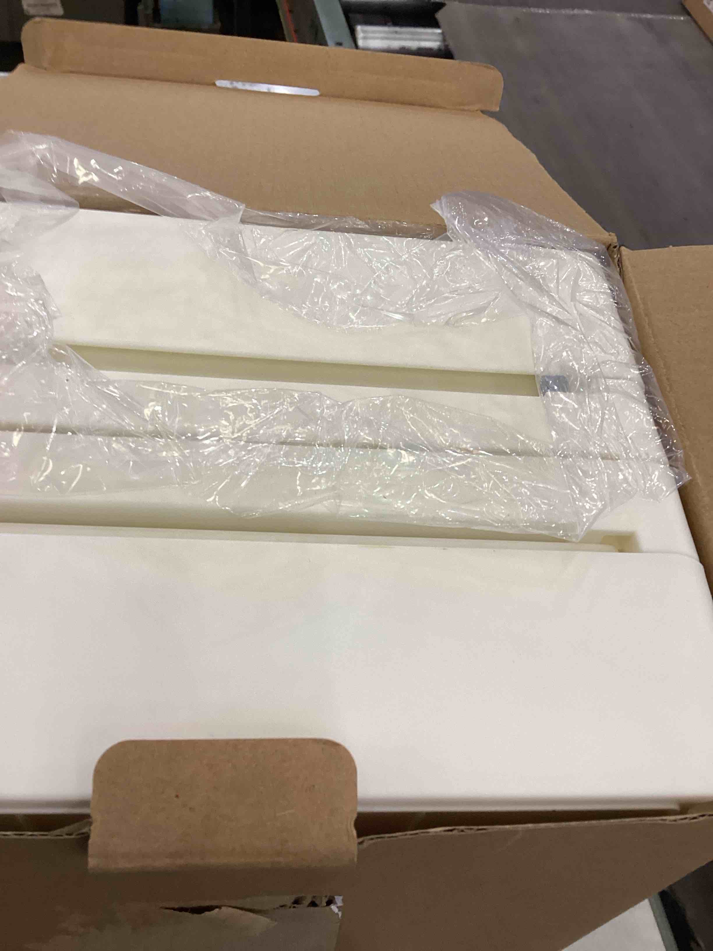 https://s3.amazonaws.com/lotting-images-prod/BargainHunt/EXS01084292_1709228724311.jpeg