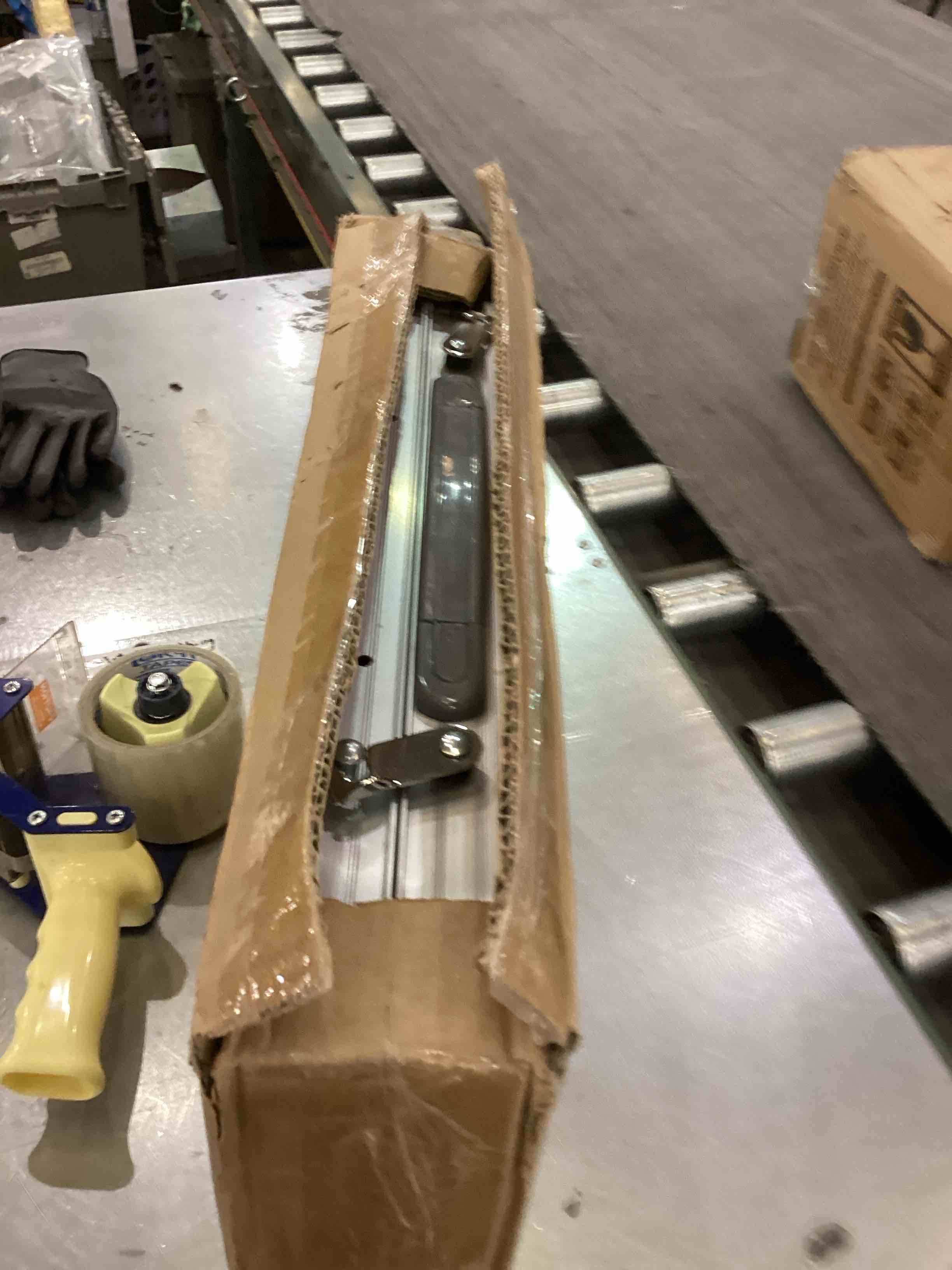 https://s3.amazonaws.com/lotting-images-prod/BargainHunt/EXS01084322_1709237706826.jpeg