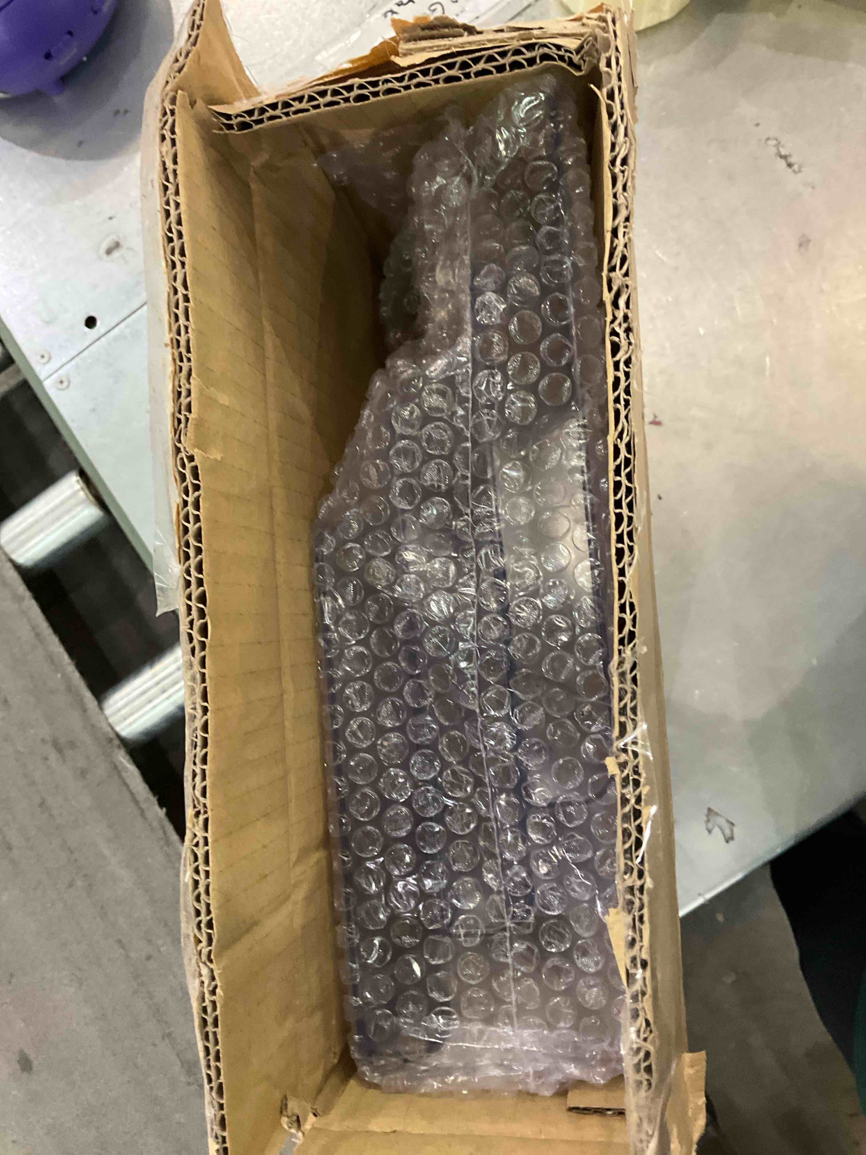 https://s3.amazonaws.com/lotting-images-prod/BargainHunt/EXS01084443_1709656337228.jpeg