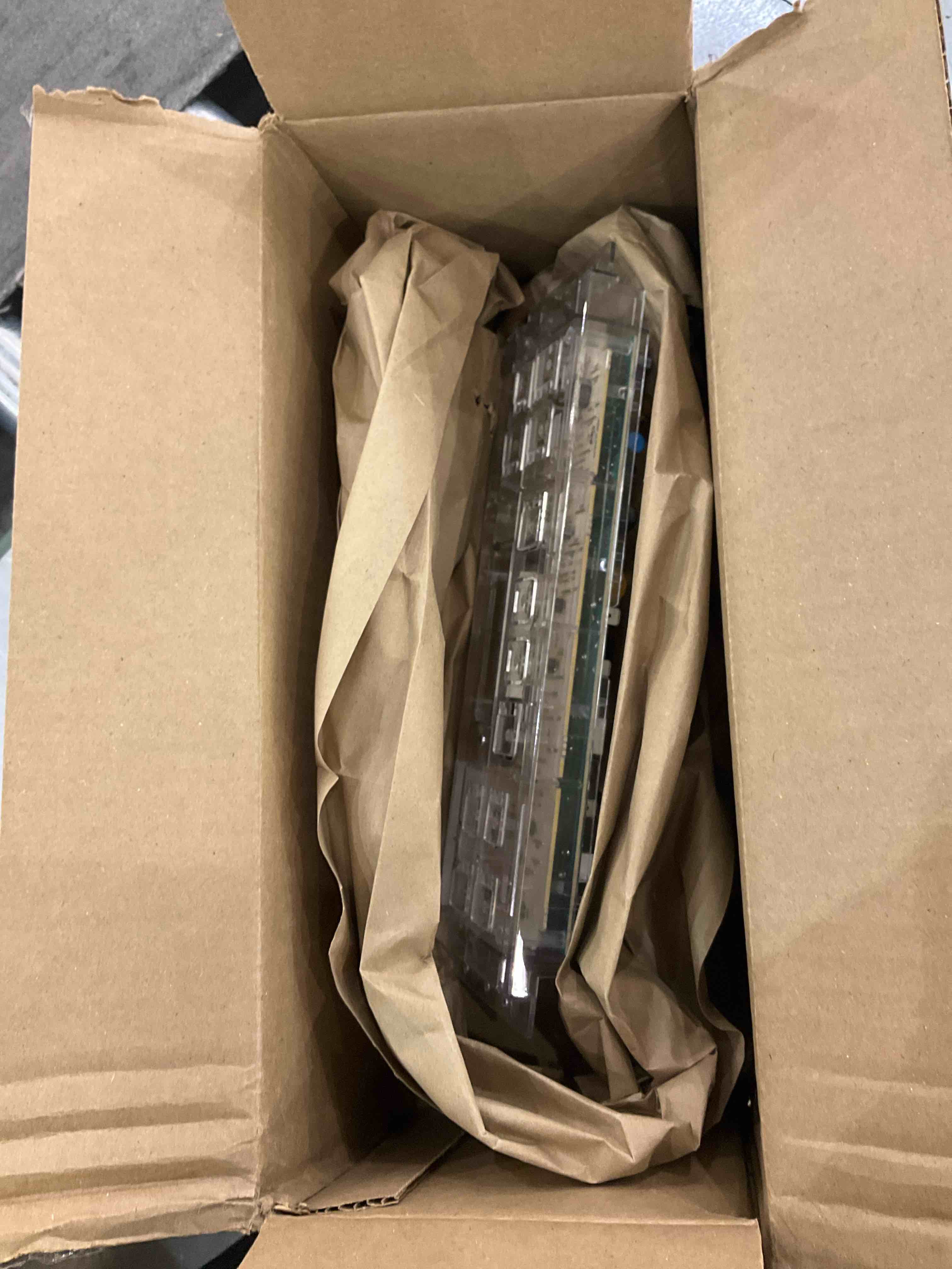 https://s3.amazonaws.com/lotting-images-prod/BargainHunt/EXS01084445_1709656578355.jpeg