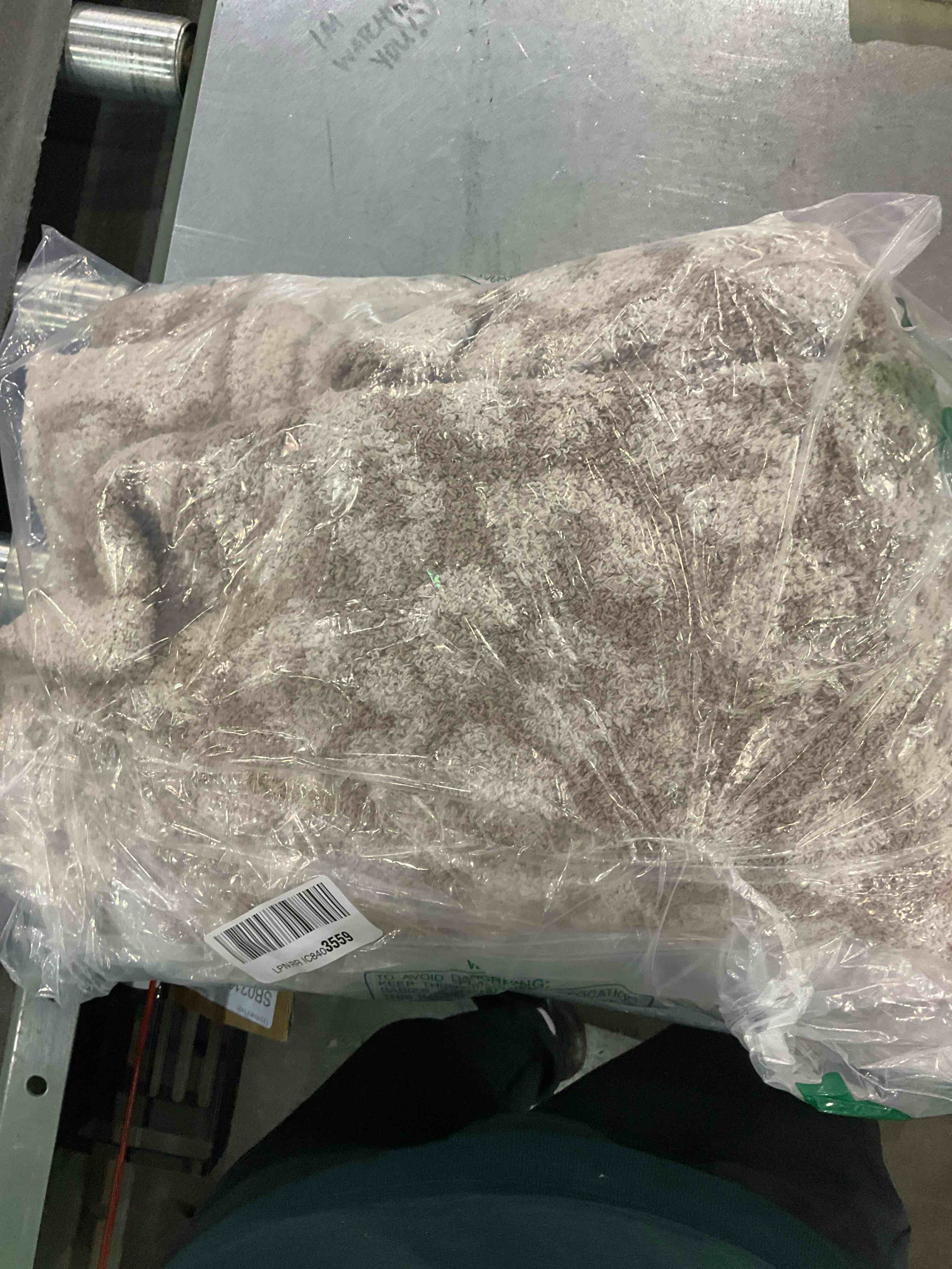 https://s3.amazonaws.com/lotting-images-prod/BargainHunt/EXS01084498_1709664754179.jpeg