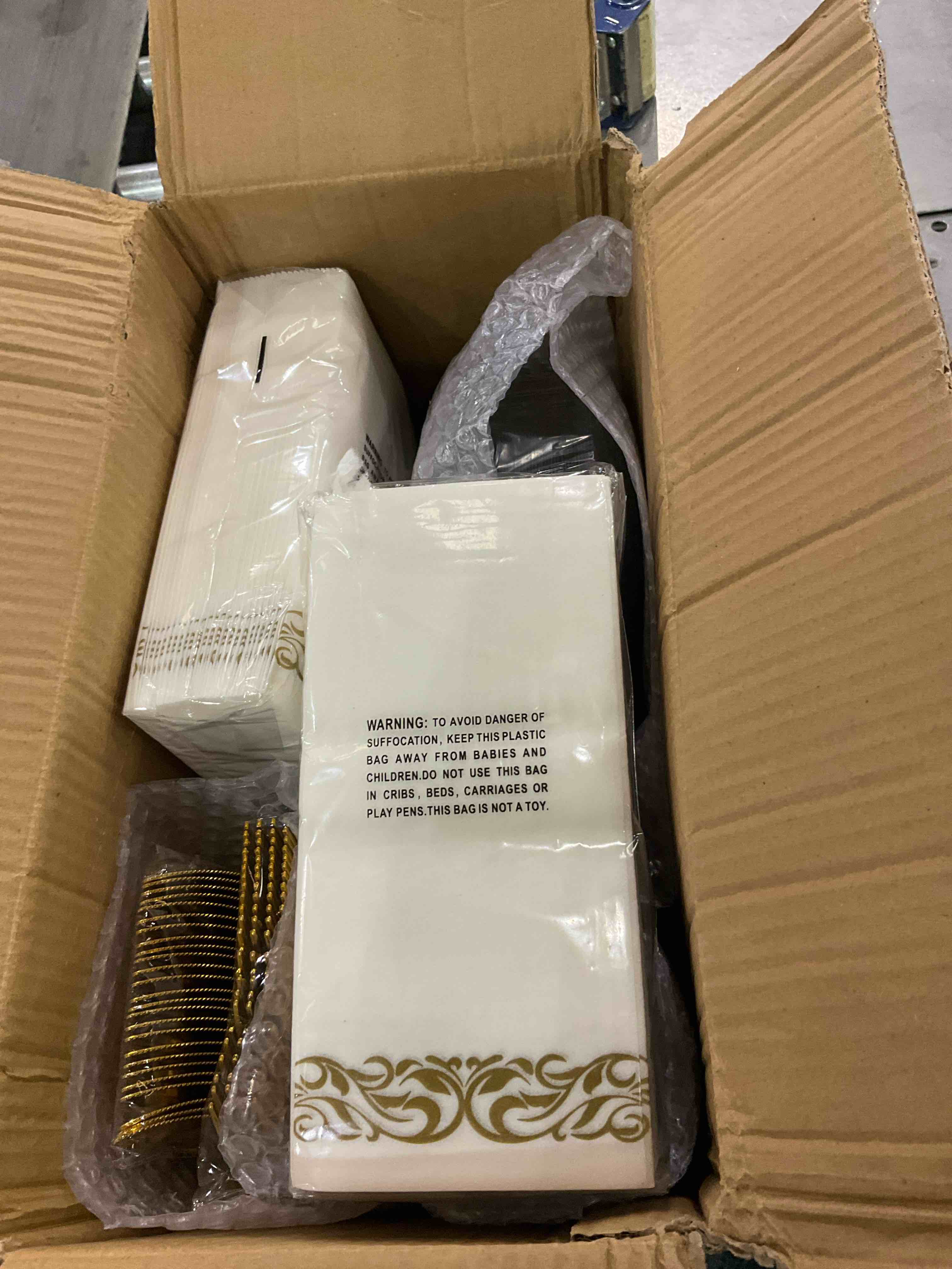 https://s3.amazonaws.com/lotting-images-prod/BargainHunt/EXS01084822_1710514457902.jpeg