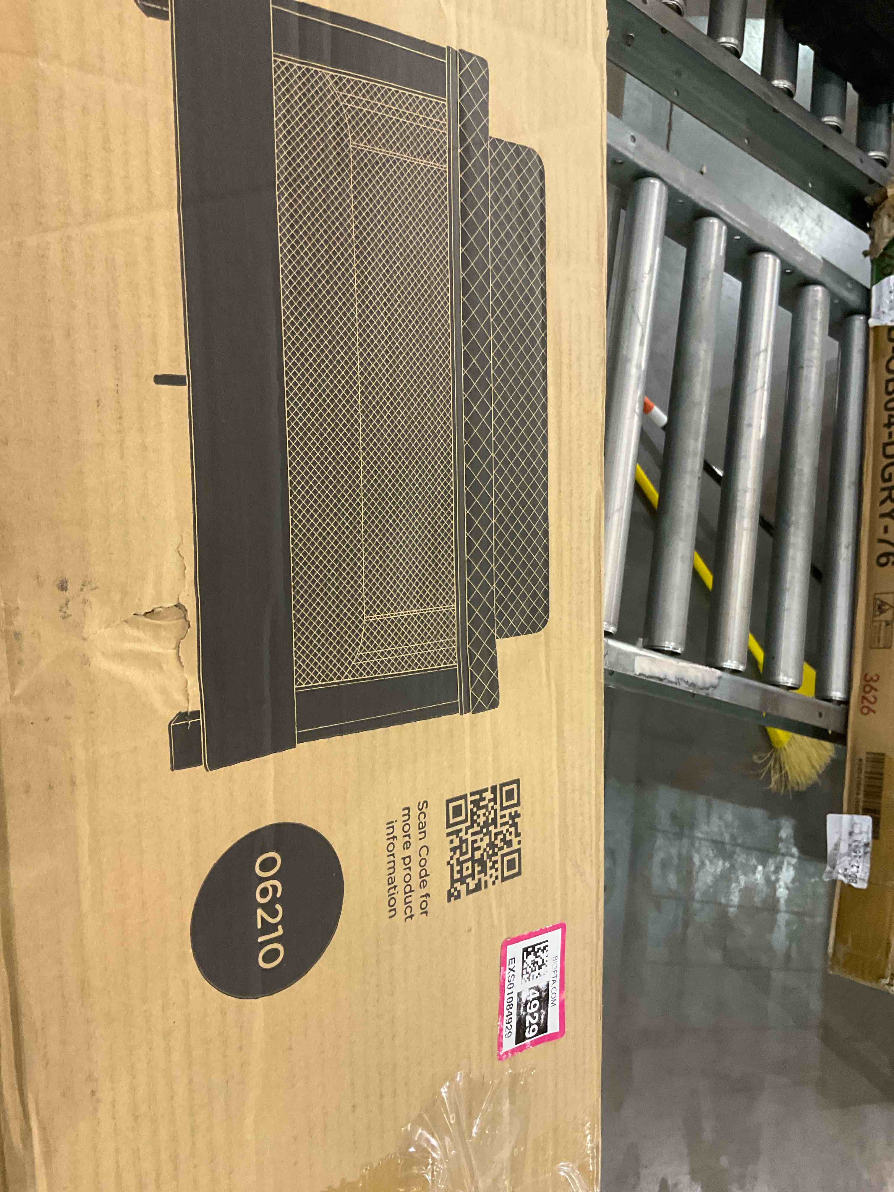 https://s3.amazonaws.com/lotting-images-prod/BargainHunt/EXS01084929_1710770622871.jpeg