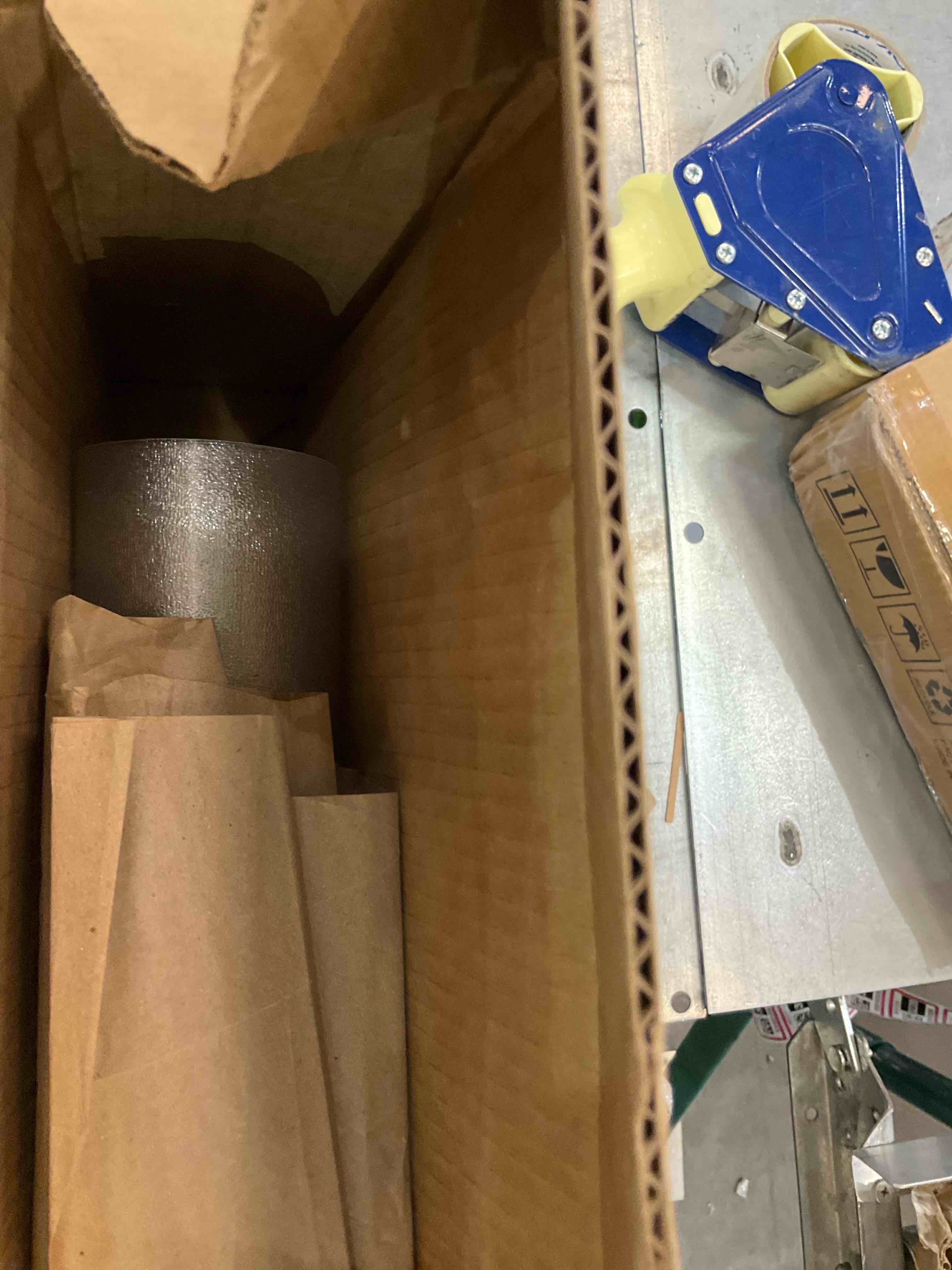 https://s3.amazonaws.com/lotting-images-prod/BargainHunt/EXS01084973_1710781722416.jpeg