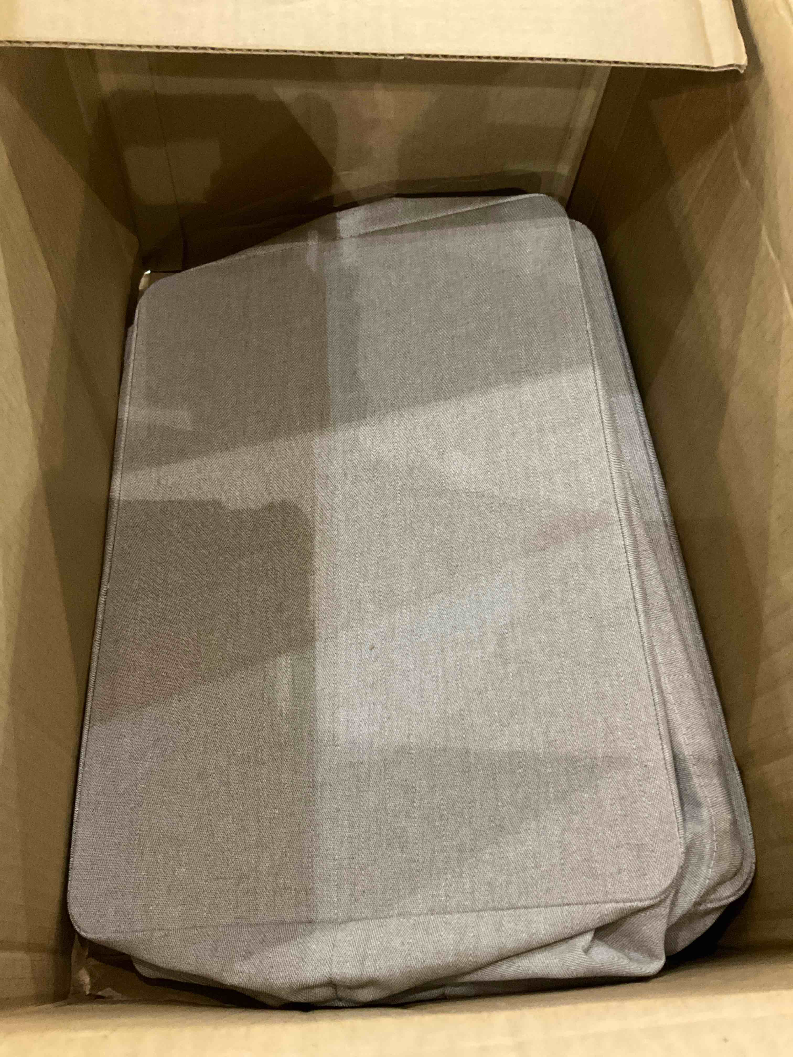 https://s3.amazonaws.com/lotting-images-prod/BargainHunt/EXS01085006_1708691677798.jpeg
