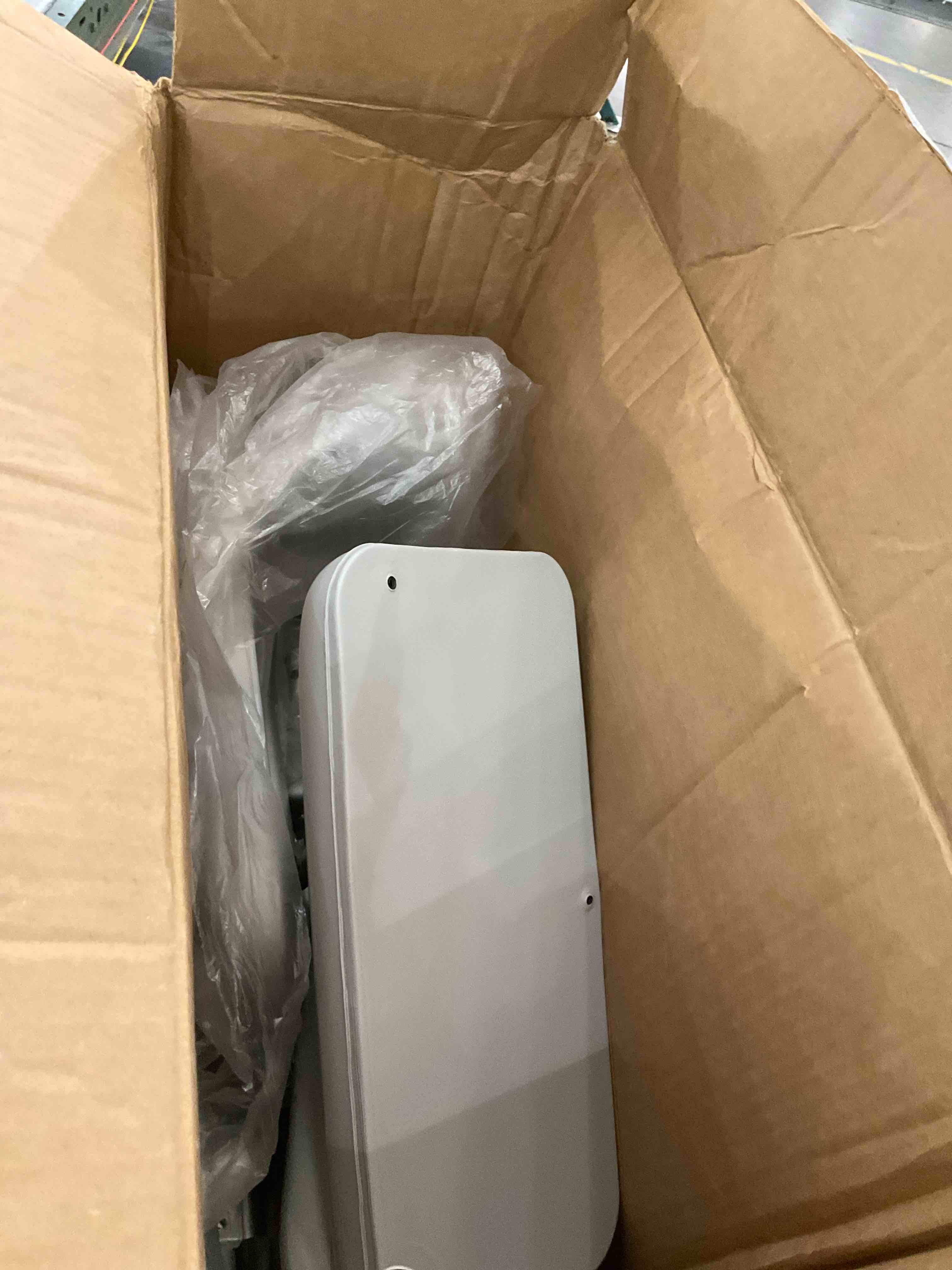 https://s3.amazonaws.com/lotting-images-prod/BargainHunt/EXS01085127_1708703654746.jpeg