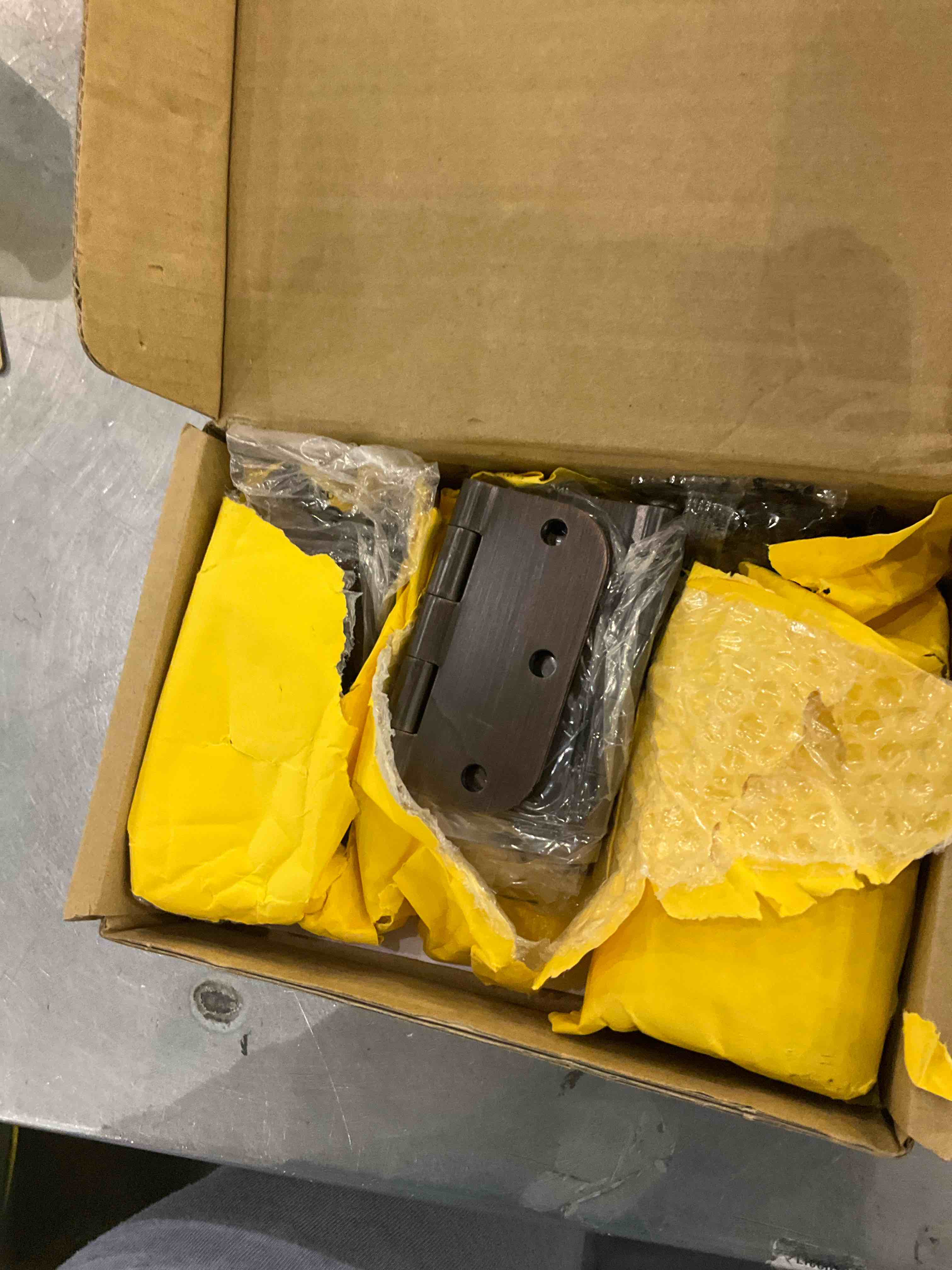 https://s3.amazonaws.com/lotting-images-prod/BargainHunt/EXS01085311_1708950955038.jpeg