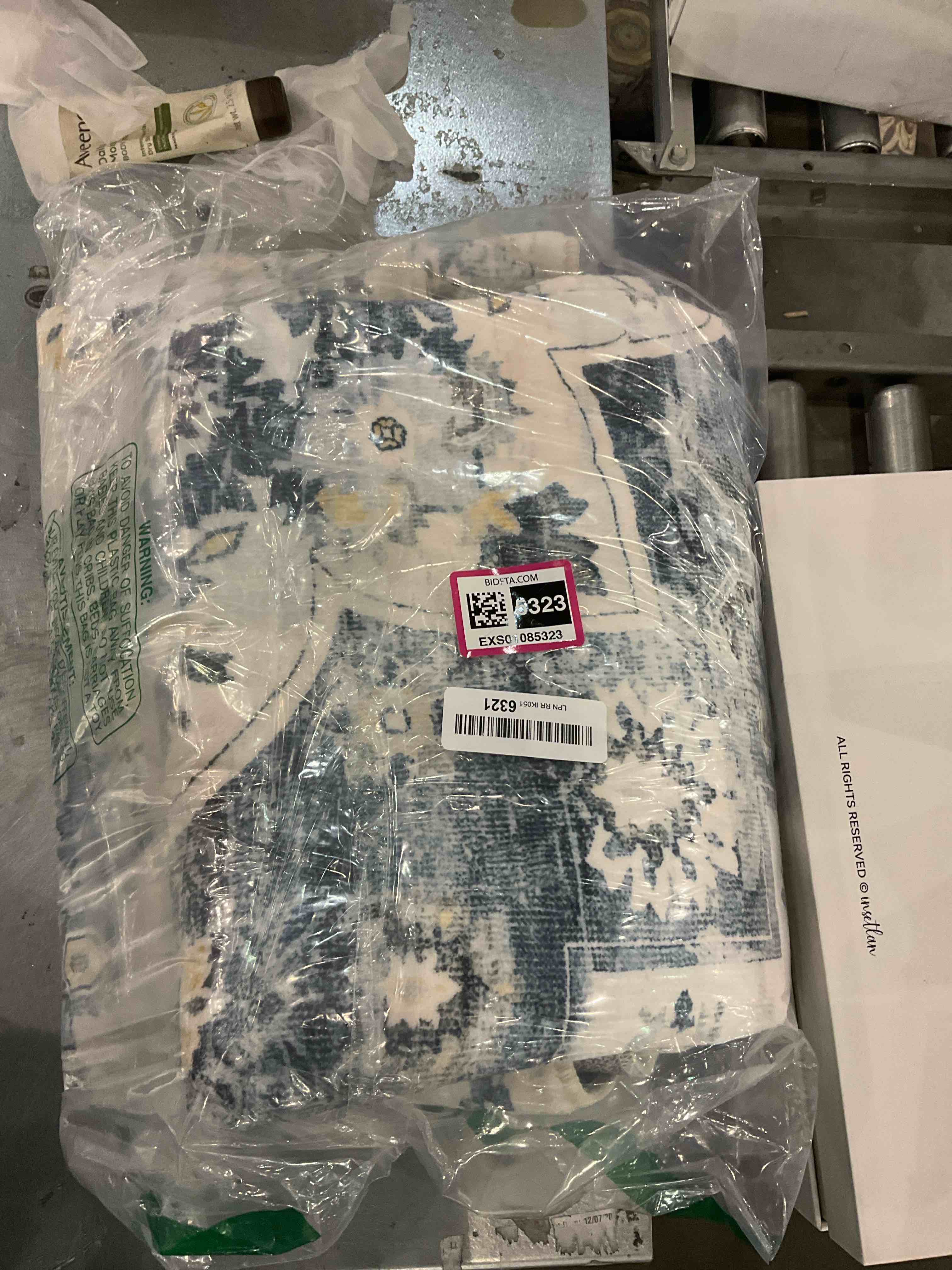 https://s3.amazonaws.com/lotting-images-prod/BargainHunt/EXS01085323_1708951955149.jpeg