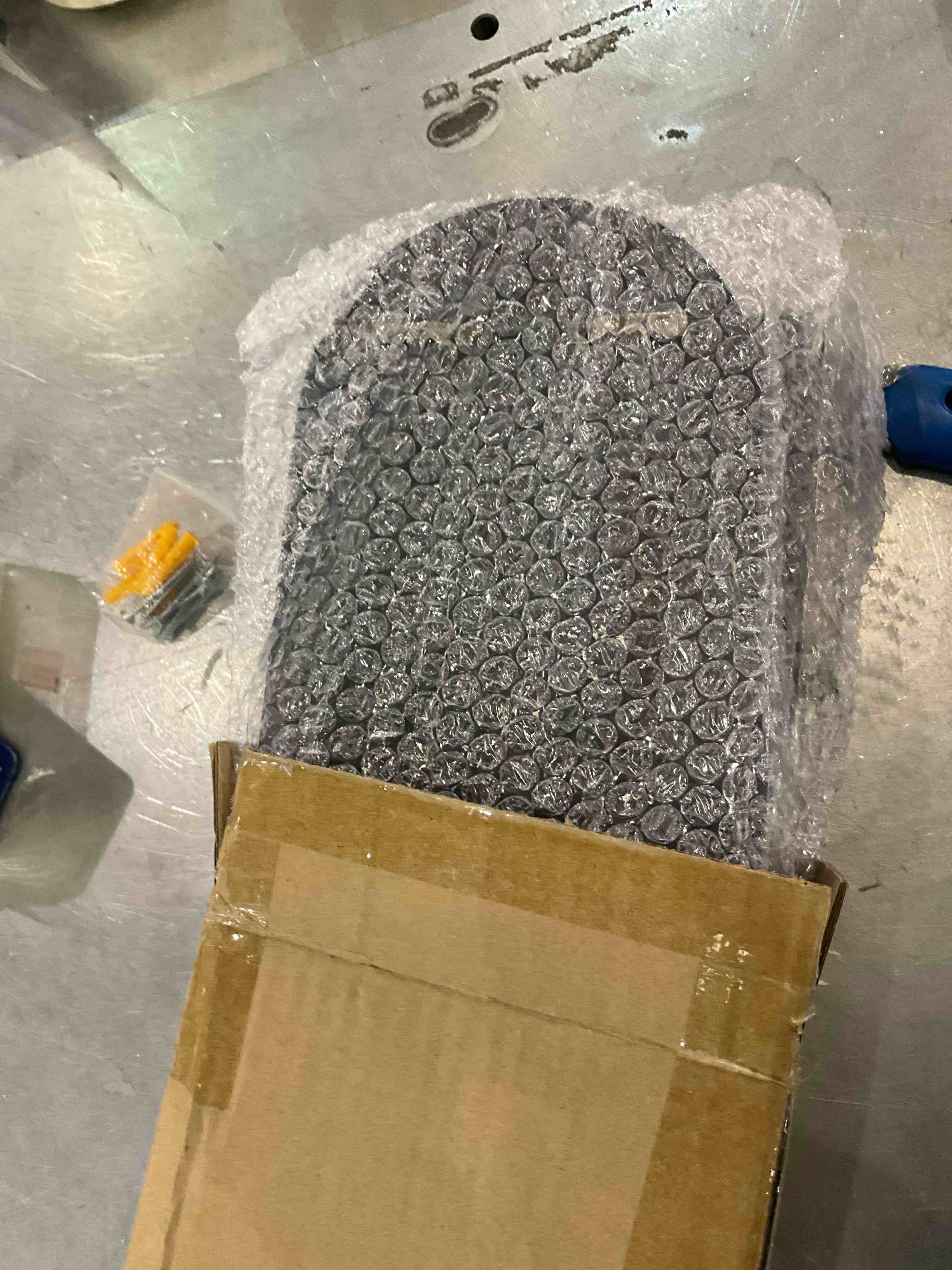 https://s3.amazonaws.com/lotting-images-prod/BargainHunt/EXS01085372_1708955393360.jpeg