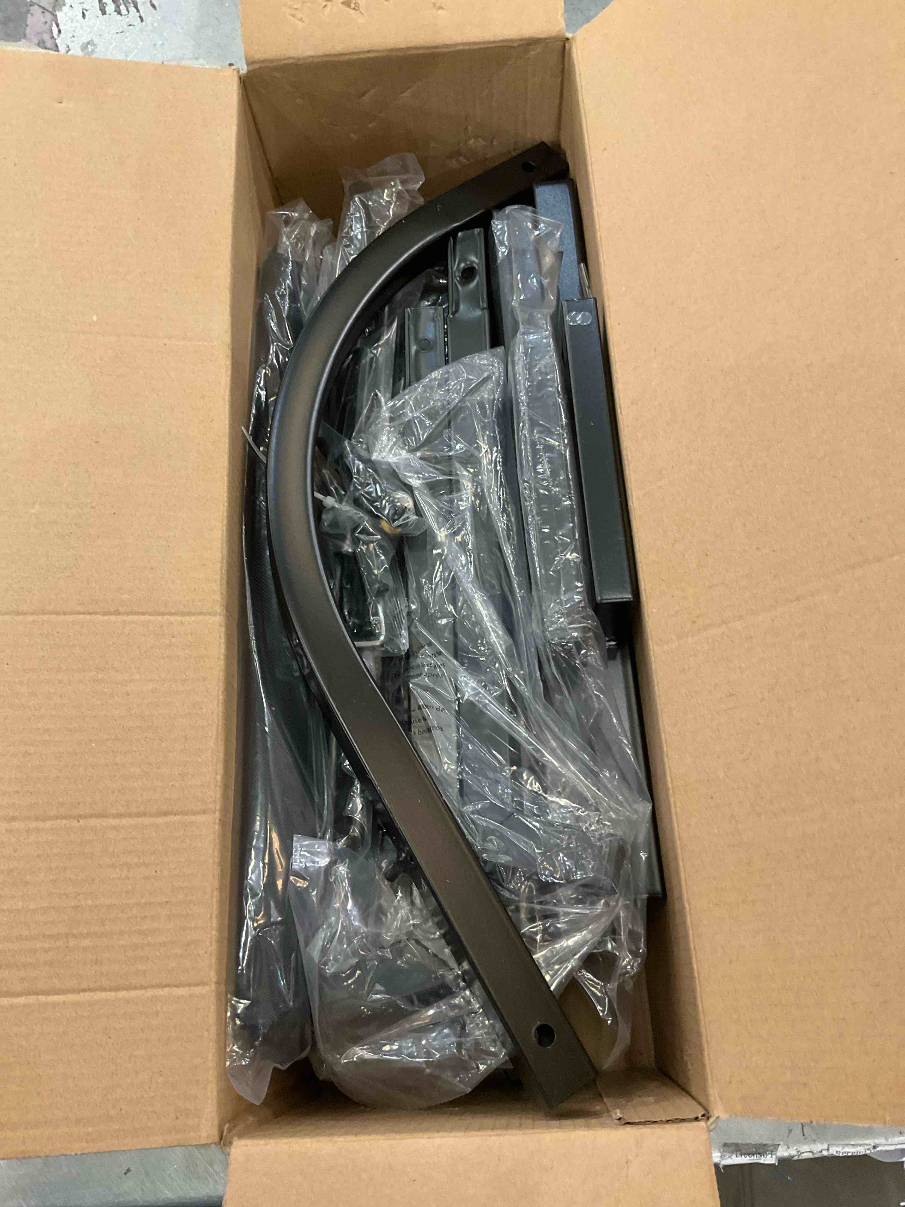https://s3.amazonaws.com/lotting-images-prod/BargainHunt/EXS01085478_1708964372777.jpeg