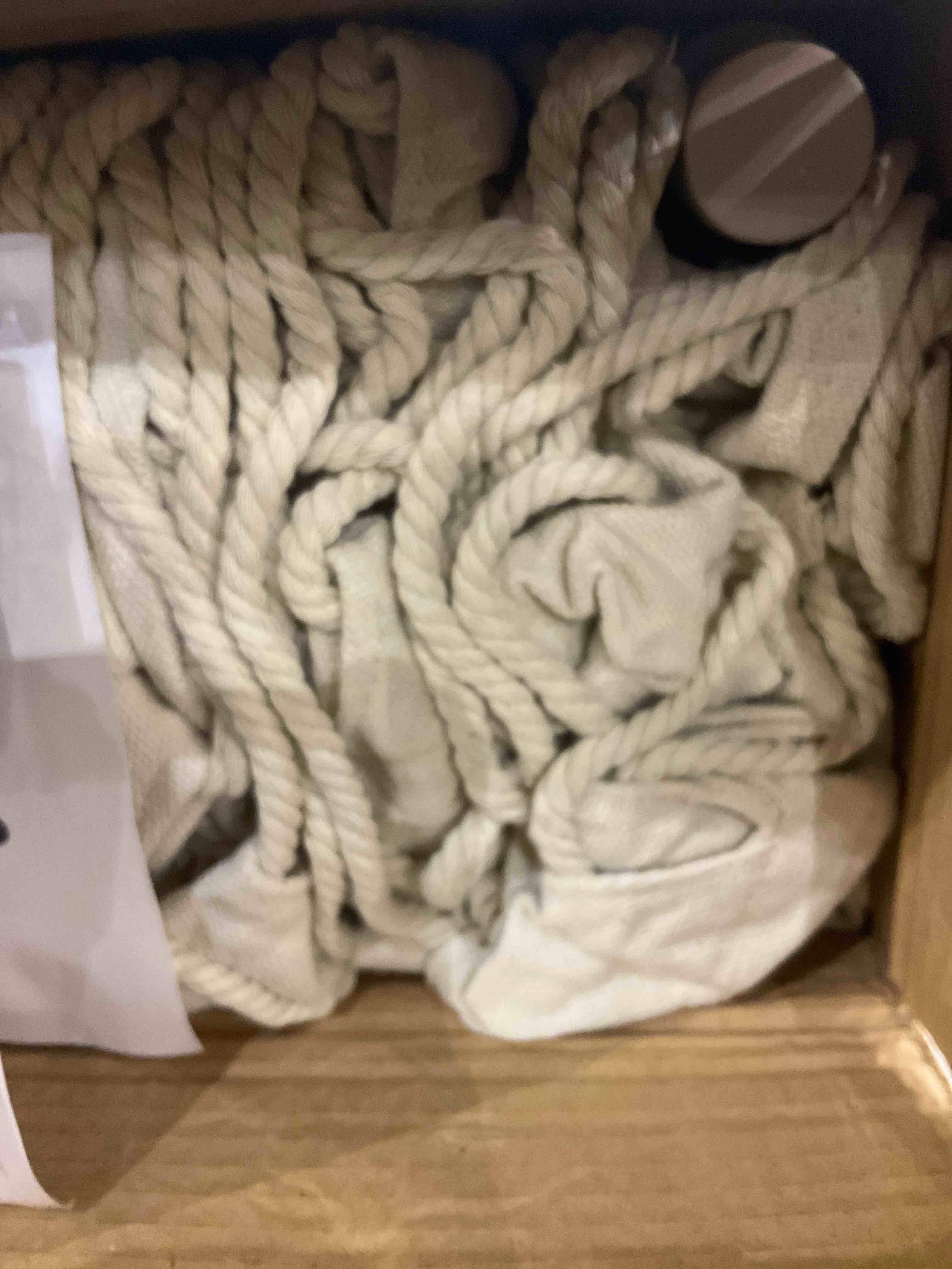 https://s3.amazonaws.com/lotting-images-prod/BargainHunt/EXS01085608_1707826741788.jpeg