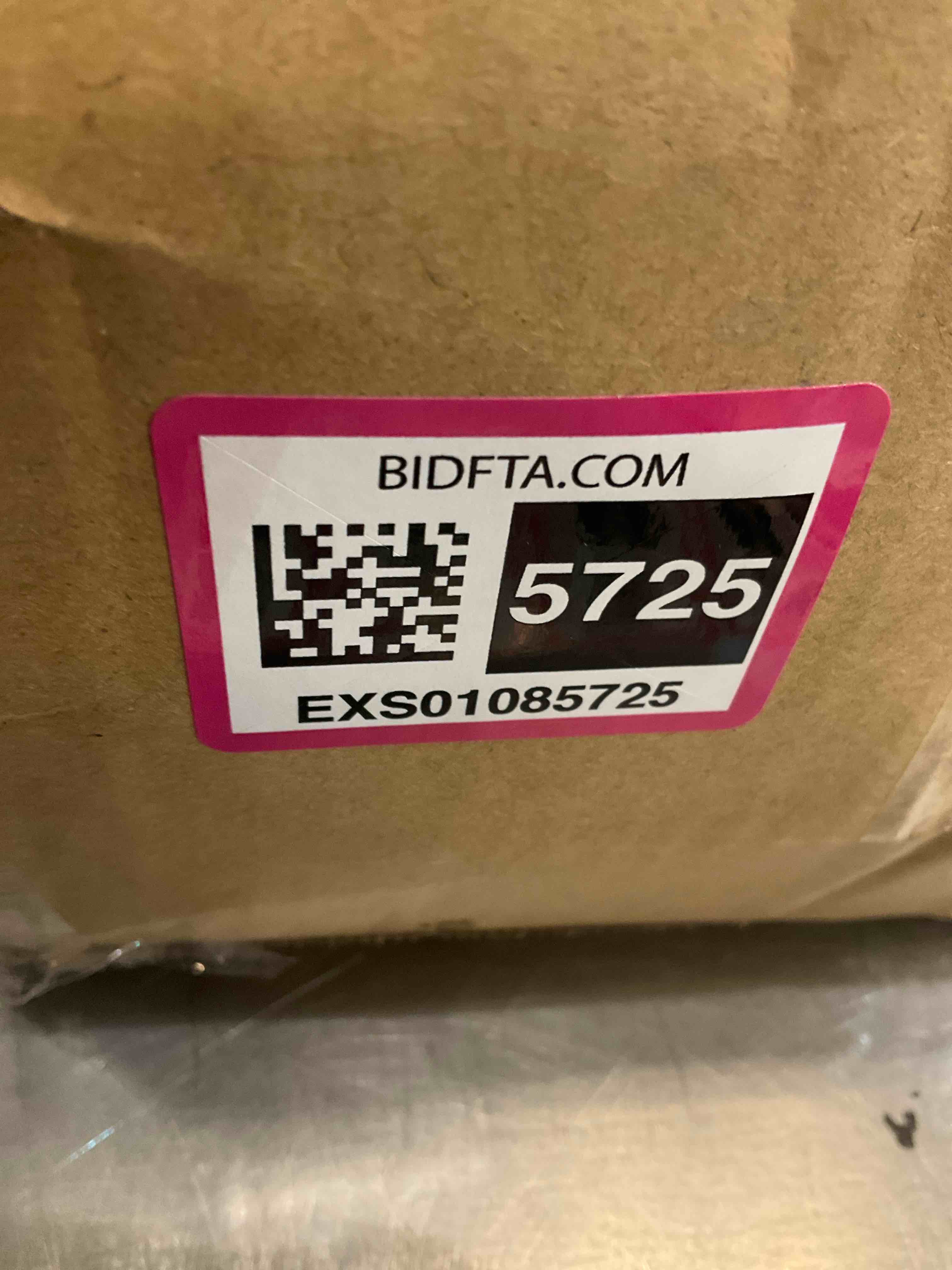 https://s3.amazonaws.com/lotting-images-prod/BargainHunt/EXS01085725_1707850517064.jpeg