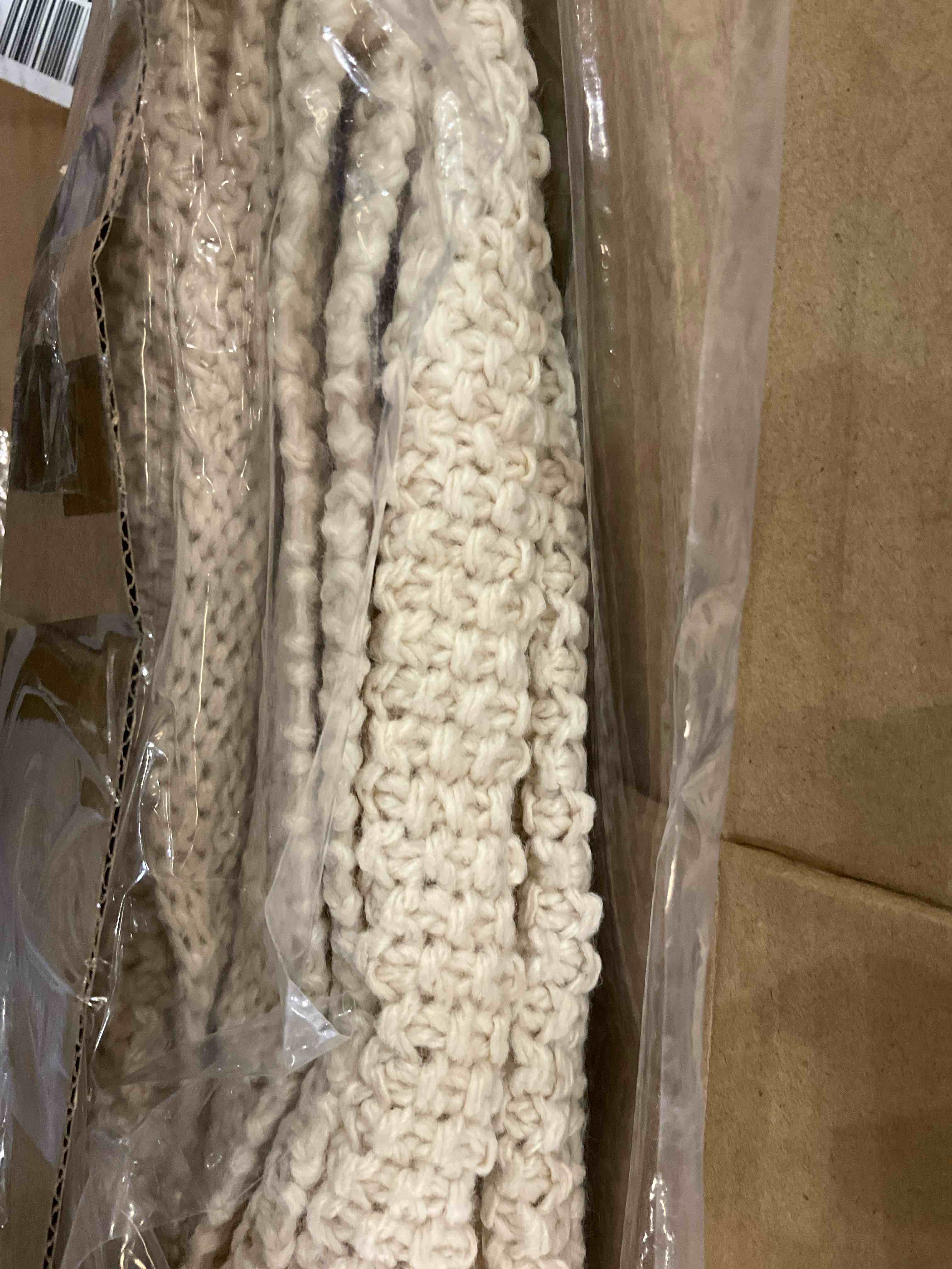 https://s3.amazonaws.com/lotting-images-prod/BargainHunt/EXS01085764_1707920942156.jpeg