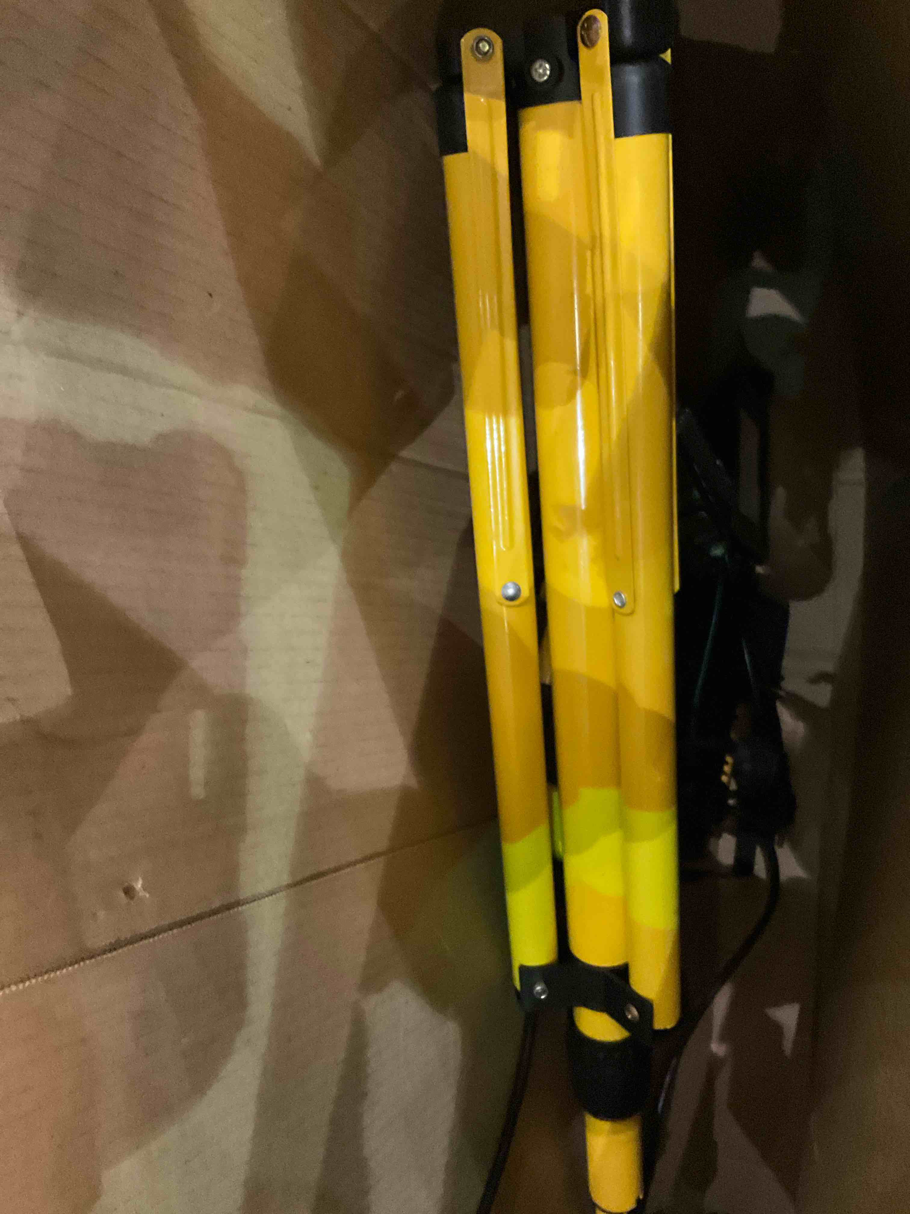 https://s3.amazonaws.com/lotting-images-prod/BargainHunt/EXS01085787_1707932671385.jpeg