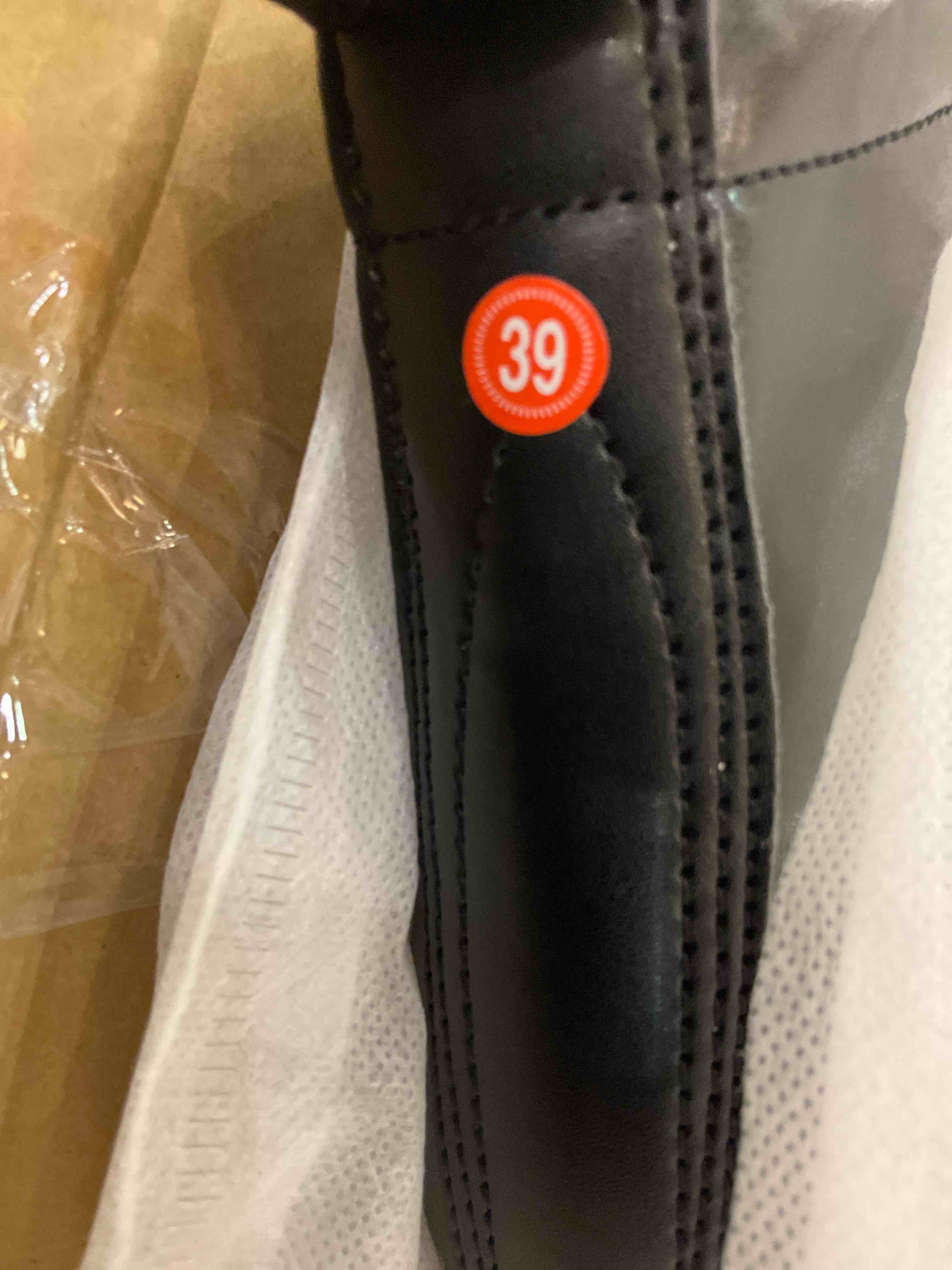 https://s3.amazonaws.com/lotting-images-prod/BargainHunt/EXS01086096_1708458567951.jpeg