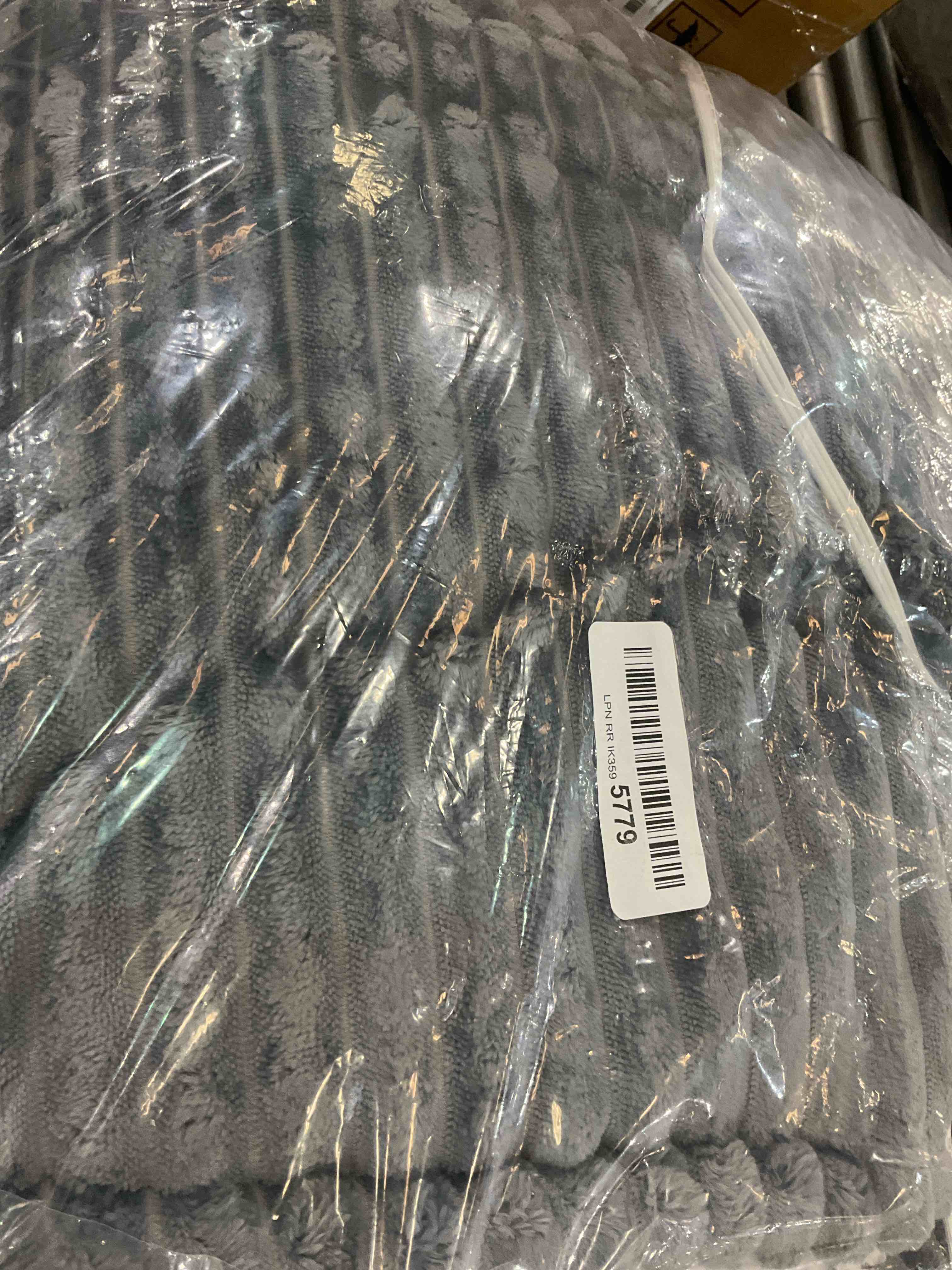 https://s3.amazonaws.com/lotting-images-prod/BargainHunt/EXS01086101_1708459920346.jpeg