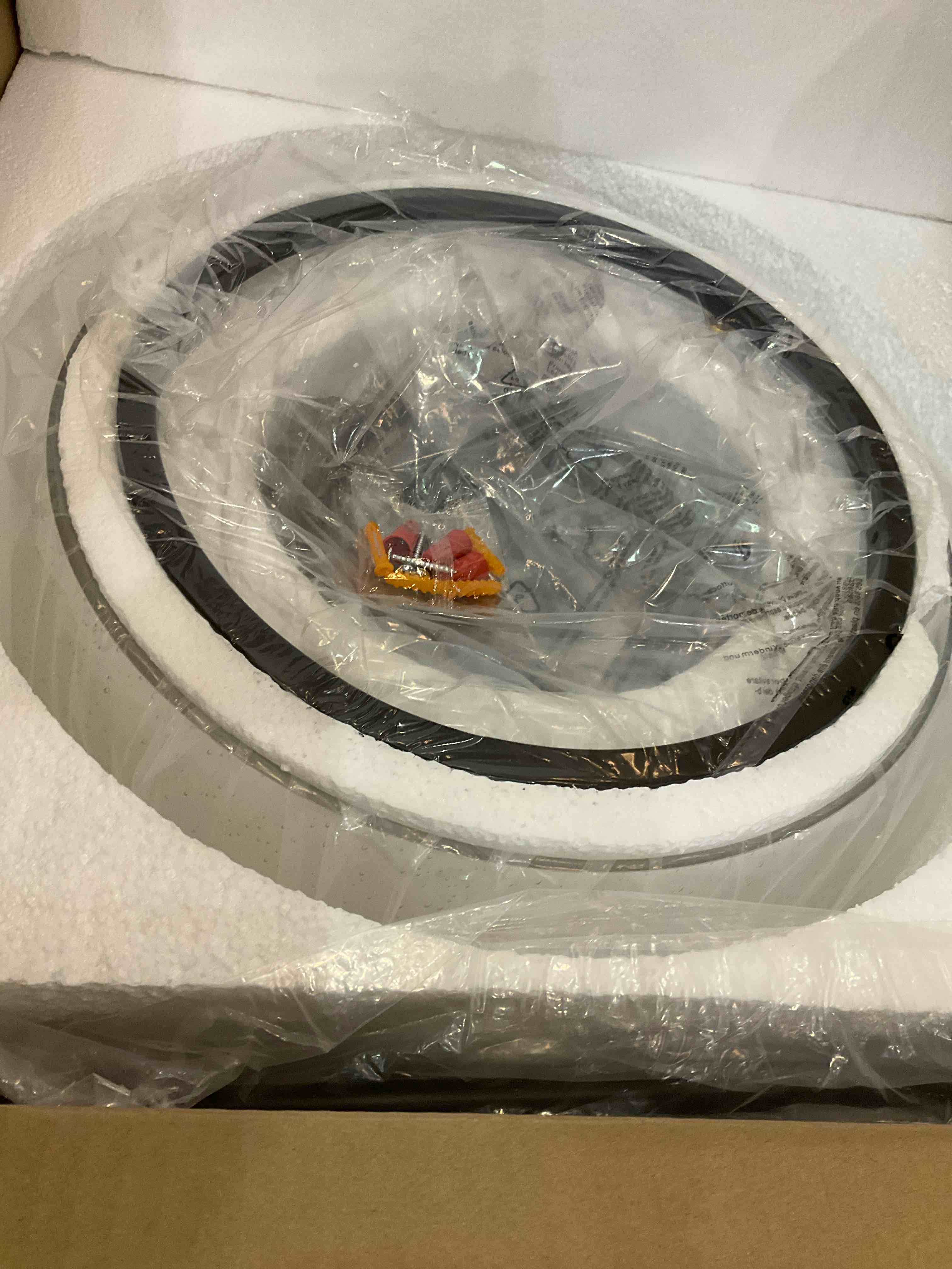 https://s3.amazonaws.com/lotting-images-prod/BargainHunt/EXS01086142_1708531513058.jpeg