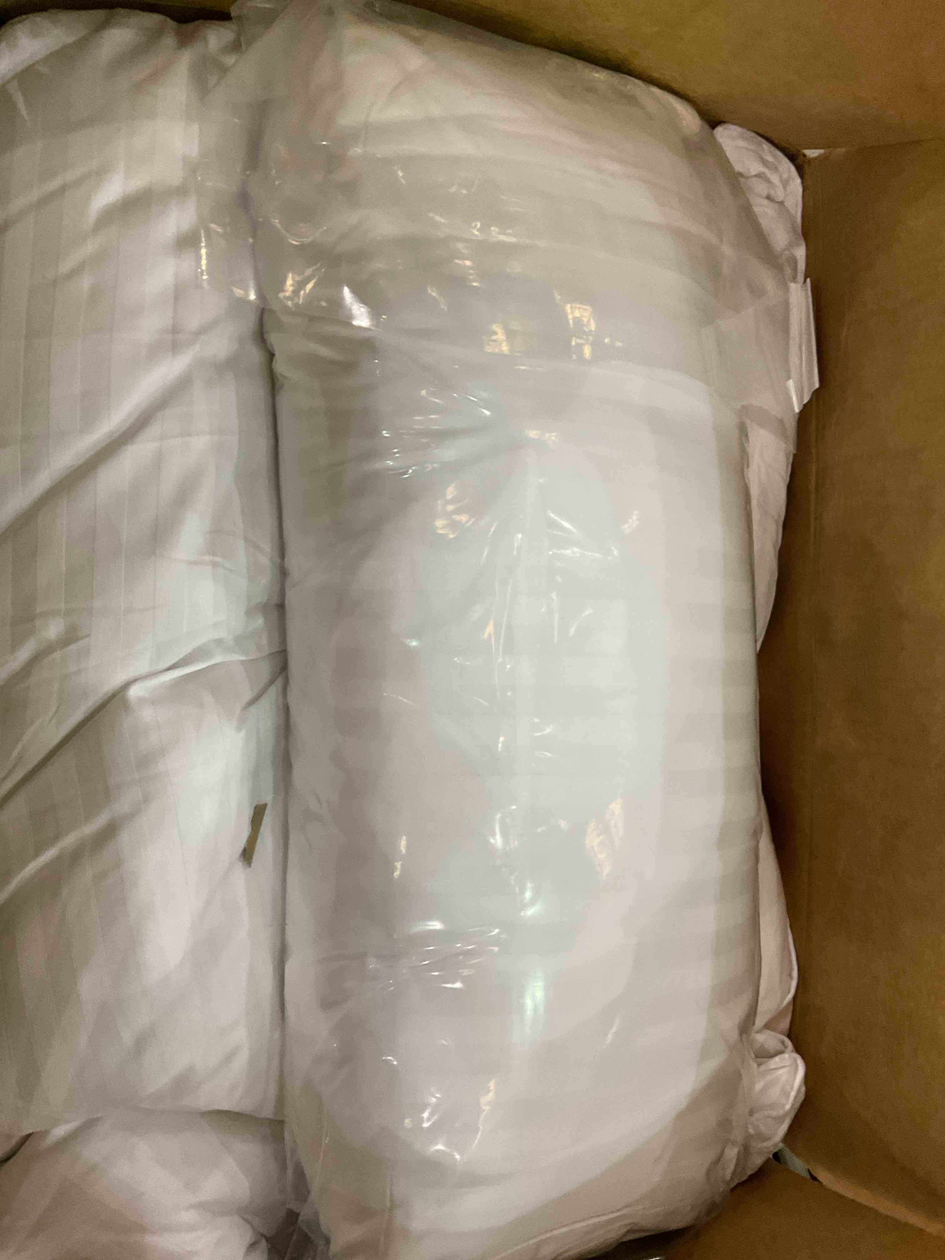 https://s3.amazonaws.com/lotting-images-prod/BargainHunt/EXS01087097_1709045991542.jpeg