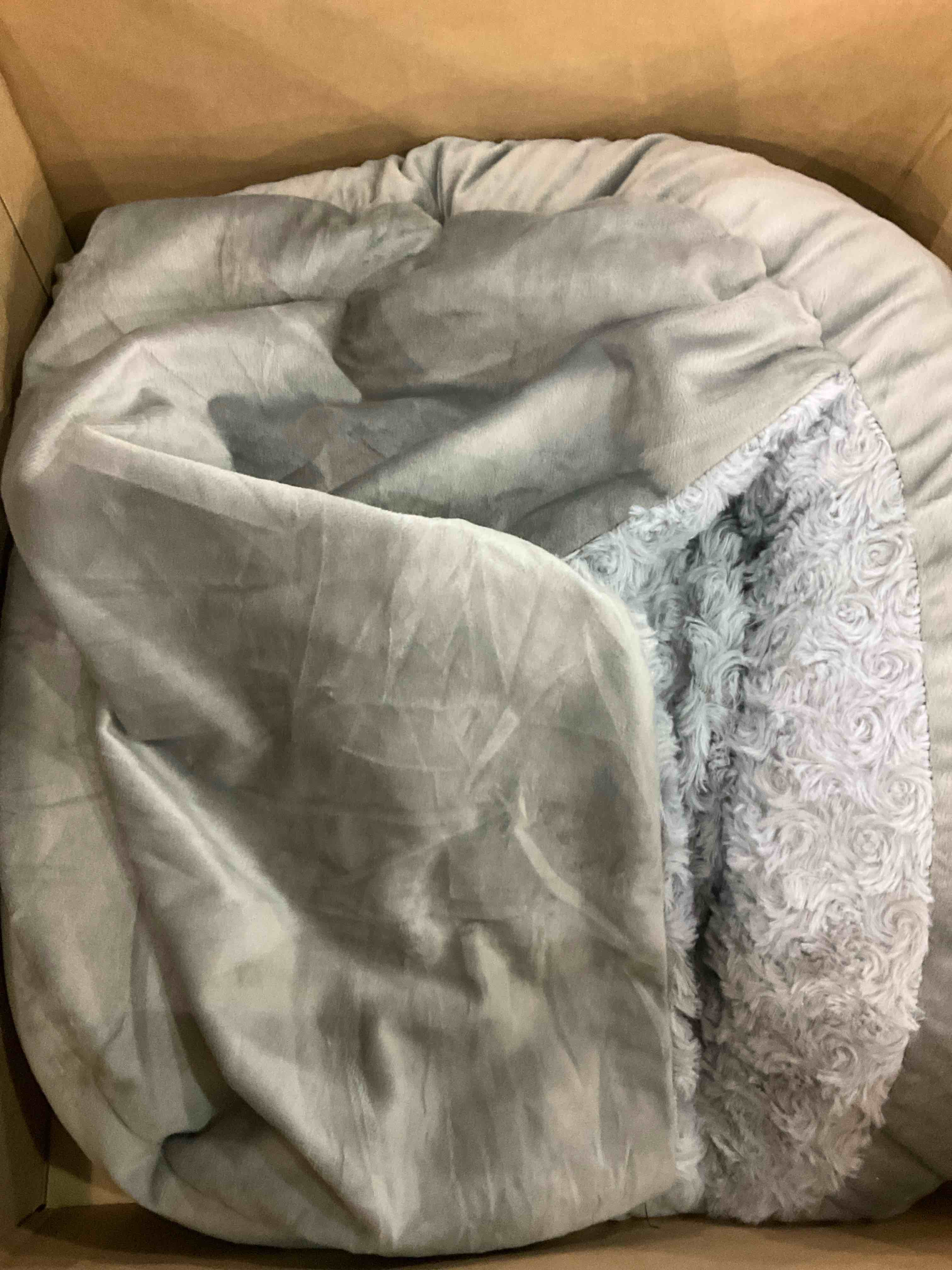 https://s3.amazonaws.com/lotting-images-prod/BargainHunt/EXS01087146_1709123631593.jpeg
