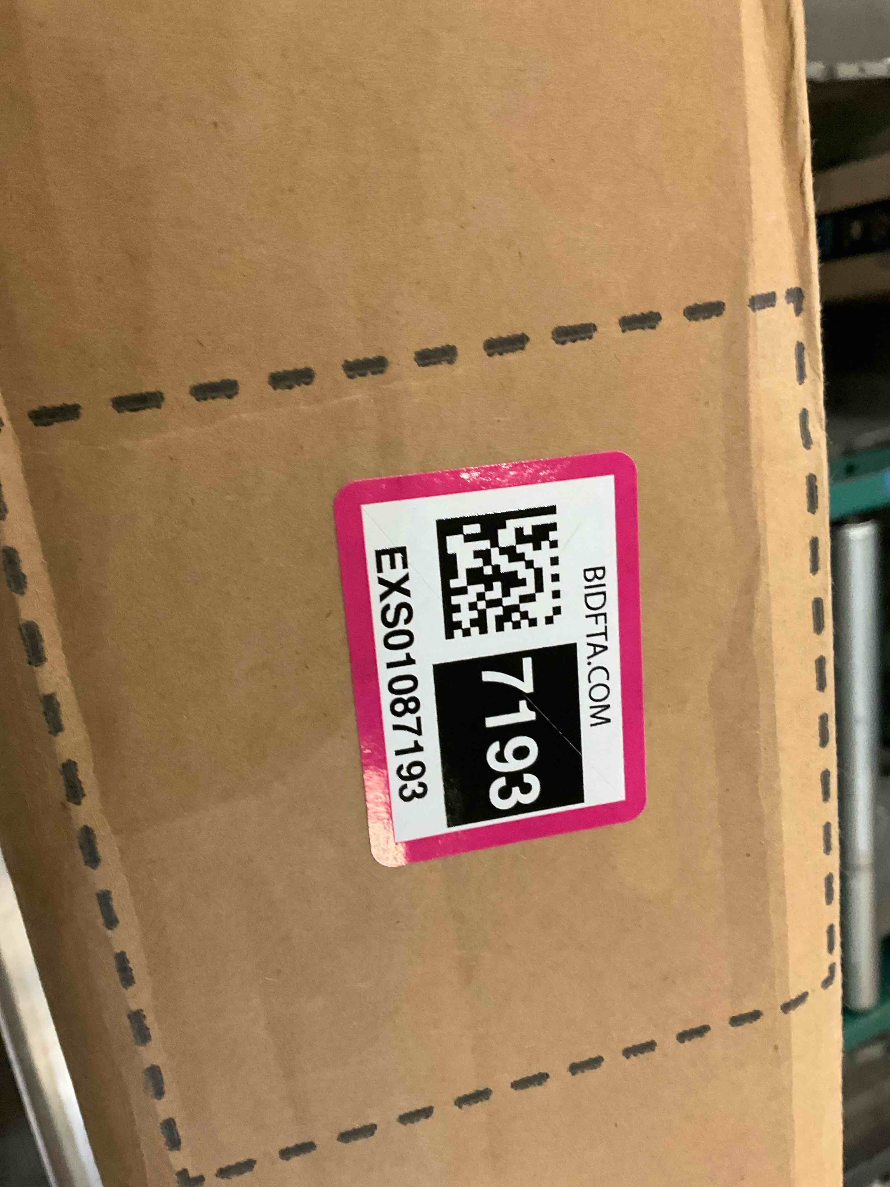 https://s3.amazonaws.com/lotting-images-prod/BargainHunt/EXS01087193_1709145982747.jpeg