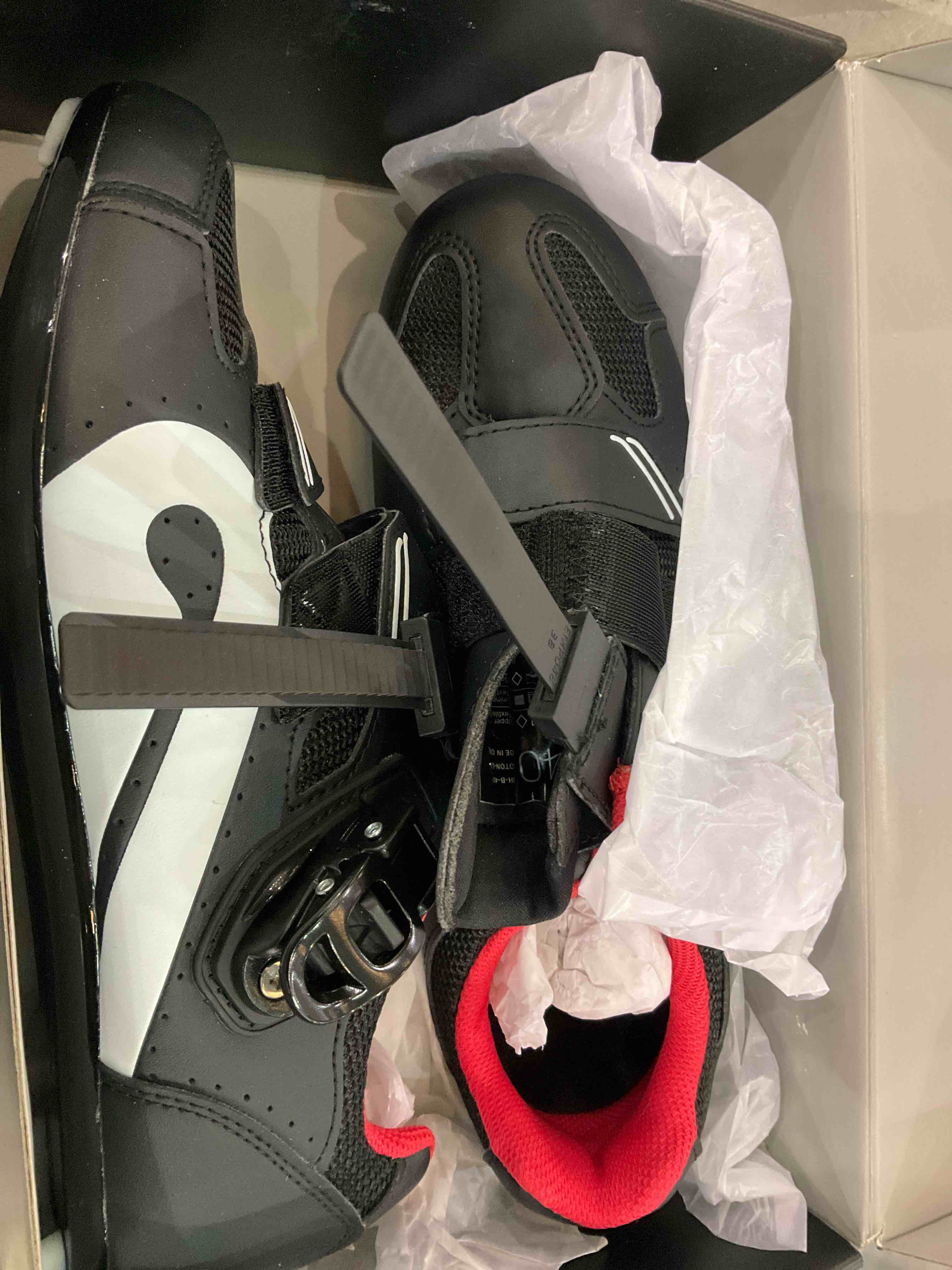https://s3.amazonaws.com/lotting-images-prod/BargainHunt/EXS01087290_1709236446067.jpeg