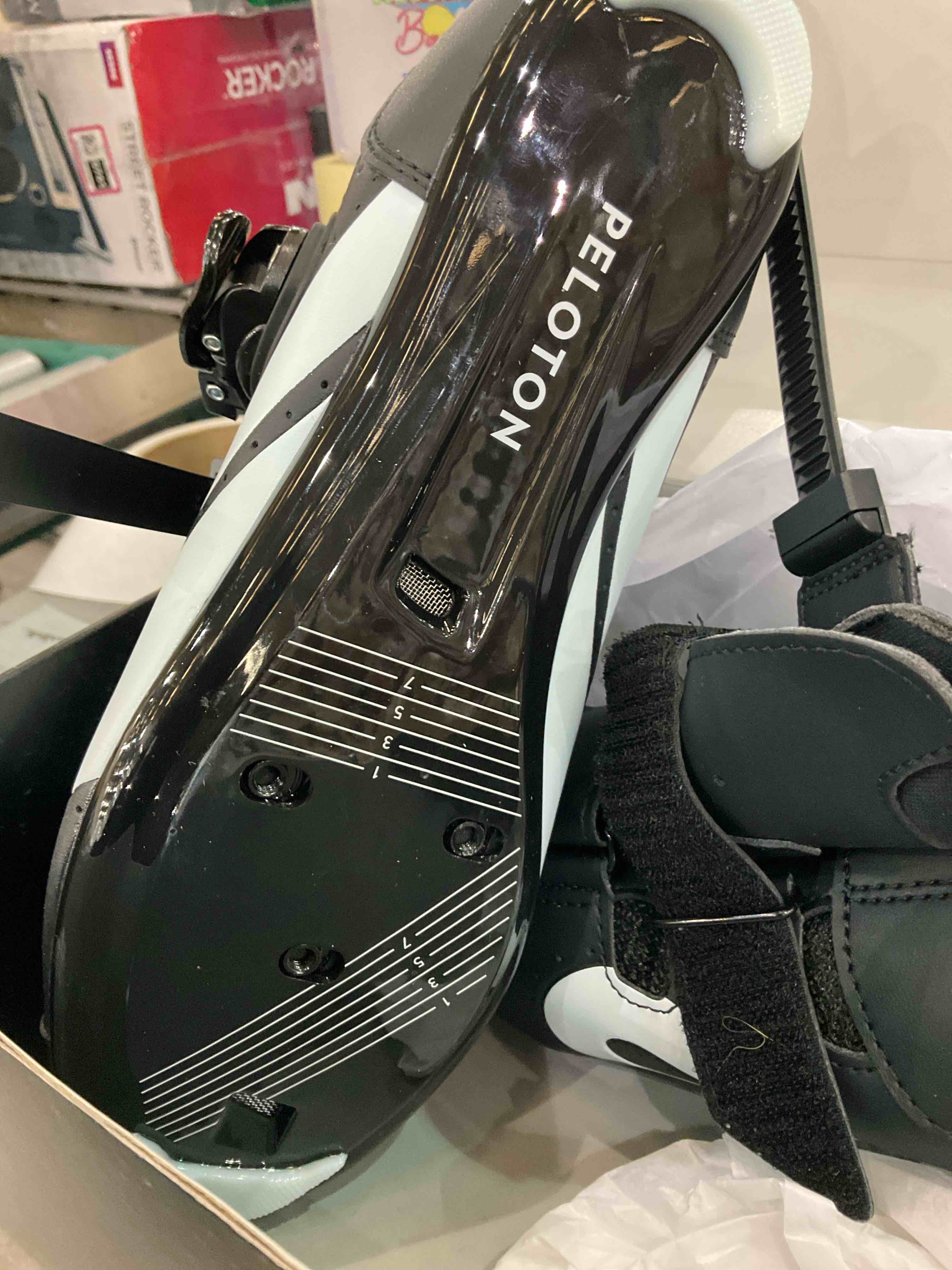 https://s3.amazonaws.com/lotting-images-prod/BargainHunt/EXS01087290_1709236453285.jpeg