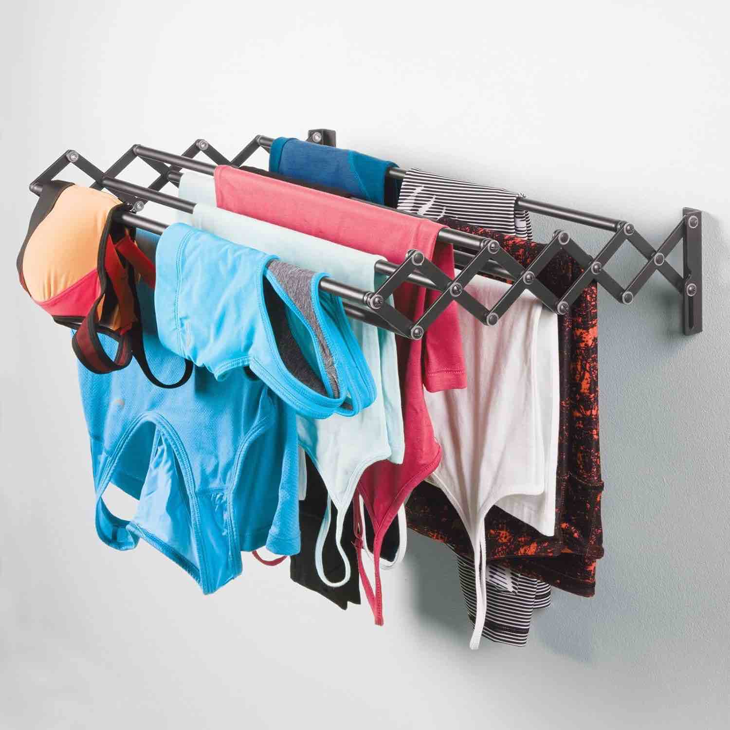 https://s3.amazonaws.com/lotting-images-prod/BargainHunt/EXS01087393_1709321551934.jpeg