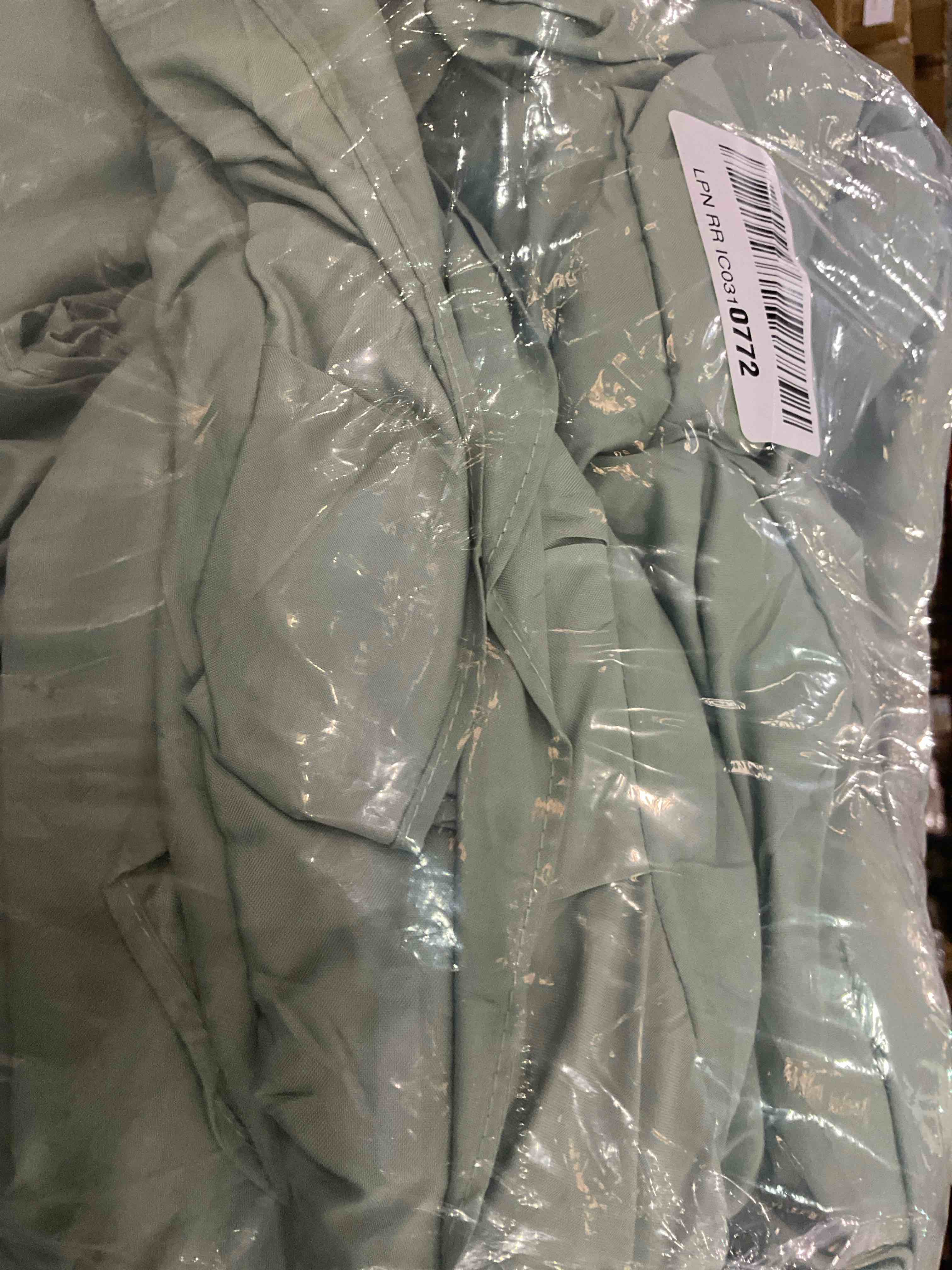 https://s3.amazonaws.com/lotting-images-prod/BargainHunt/EXS01087401_1709323943661.jpeg