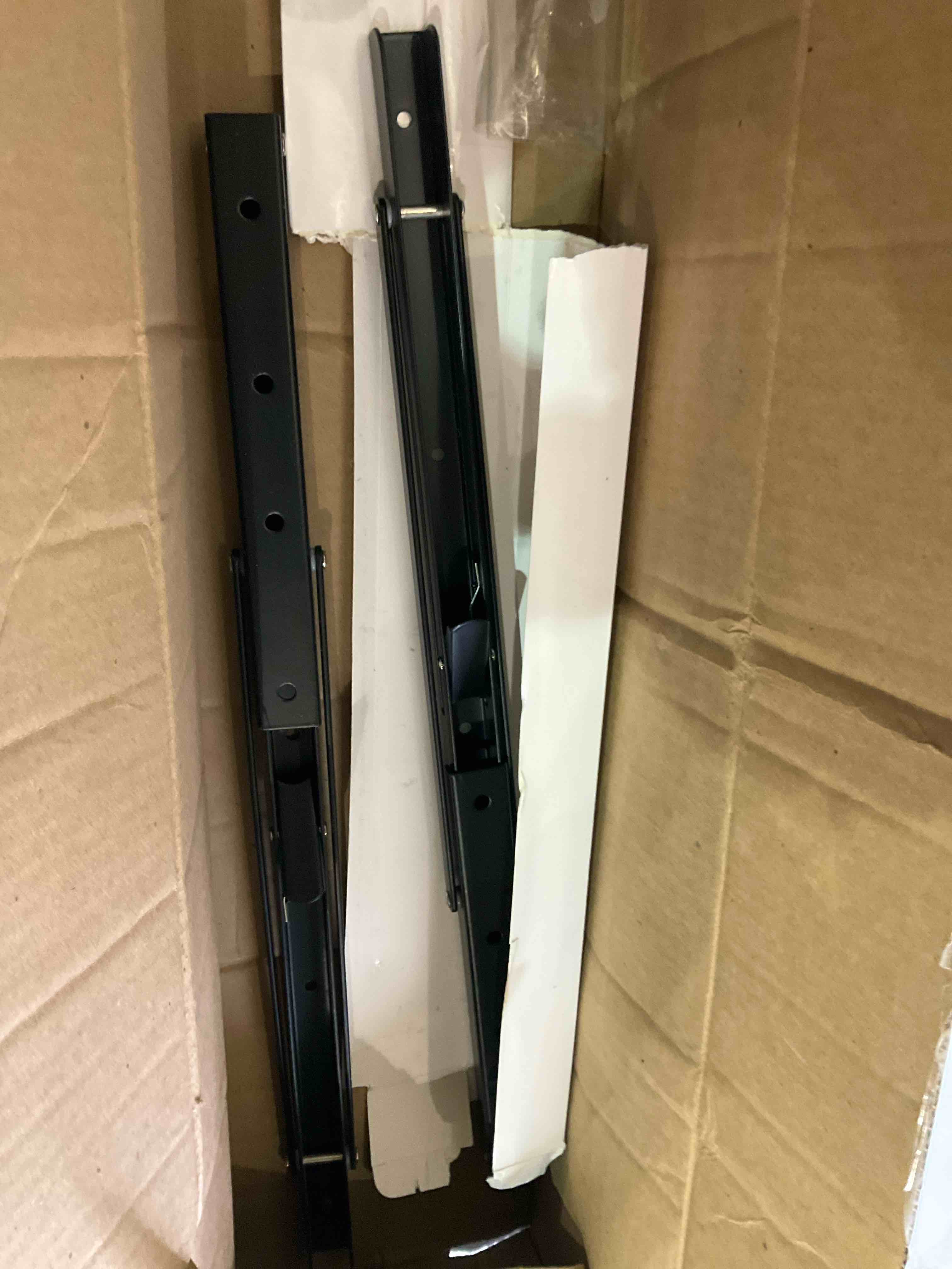 https://s3.amazonaws.com/lotting-images-prod/BargainHunt/EXS01087451_1709902175841.jpeg
