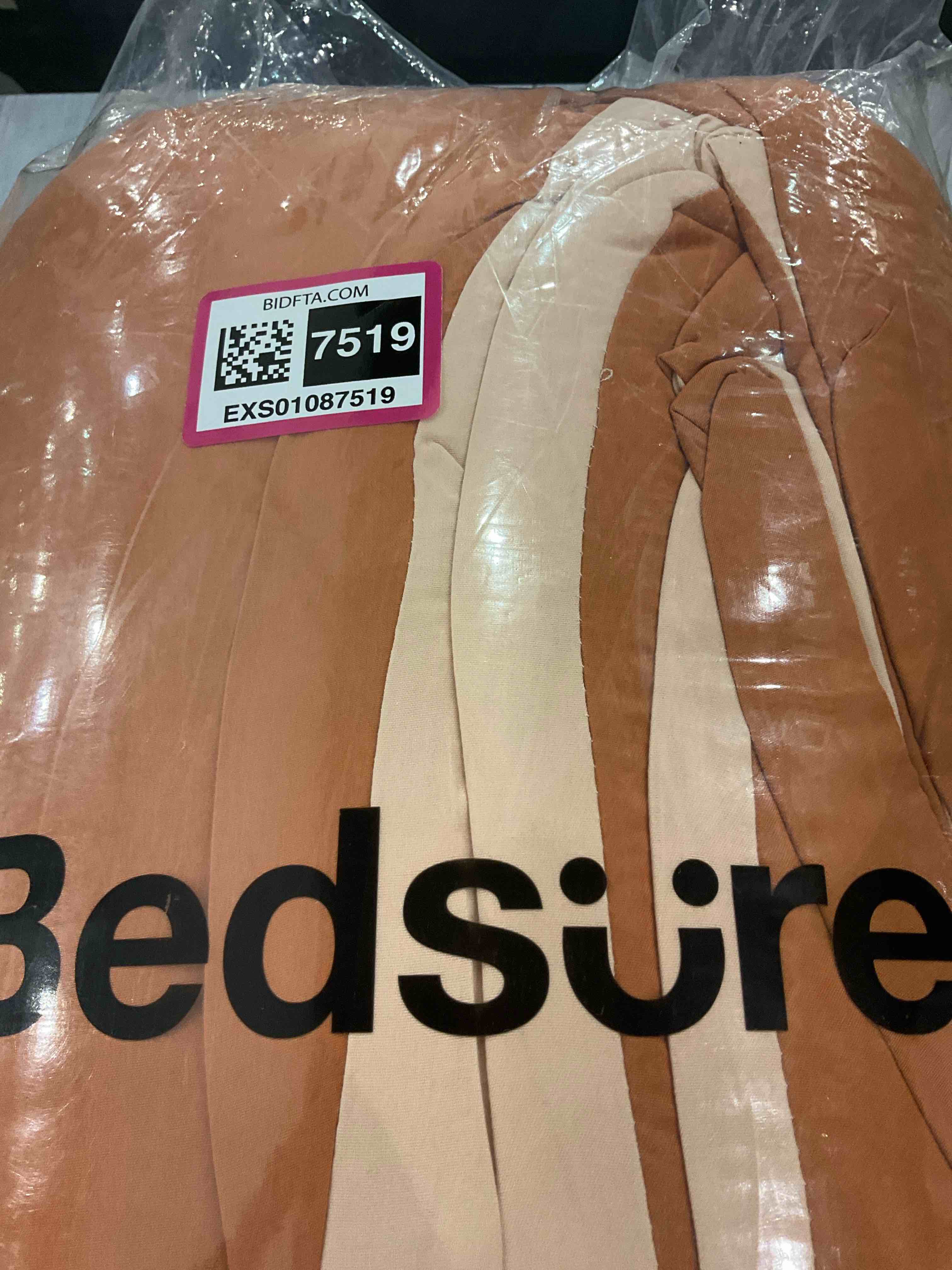 https://s3.amazonaws.com/lotting-images-prod/BargainHunt/EXS01087519_1709912558173.jpeg