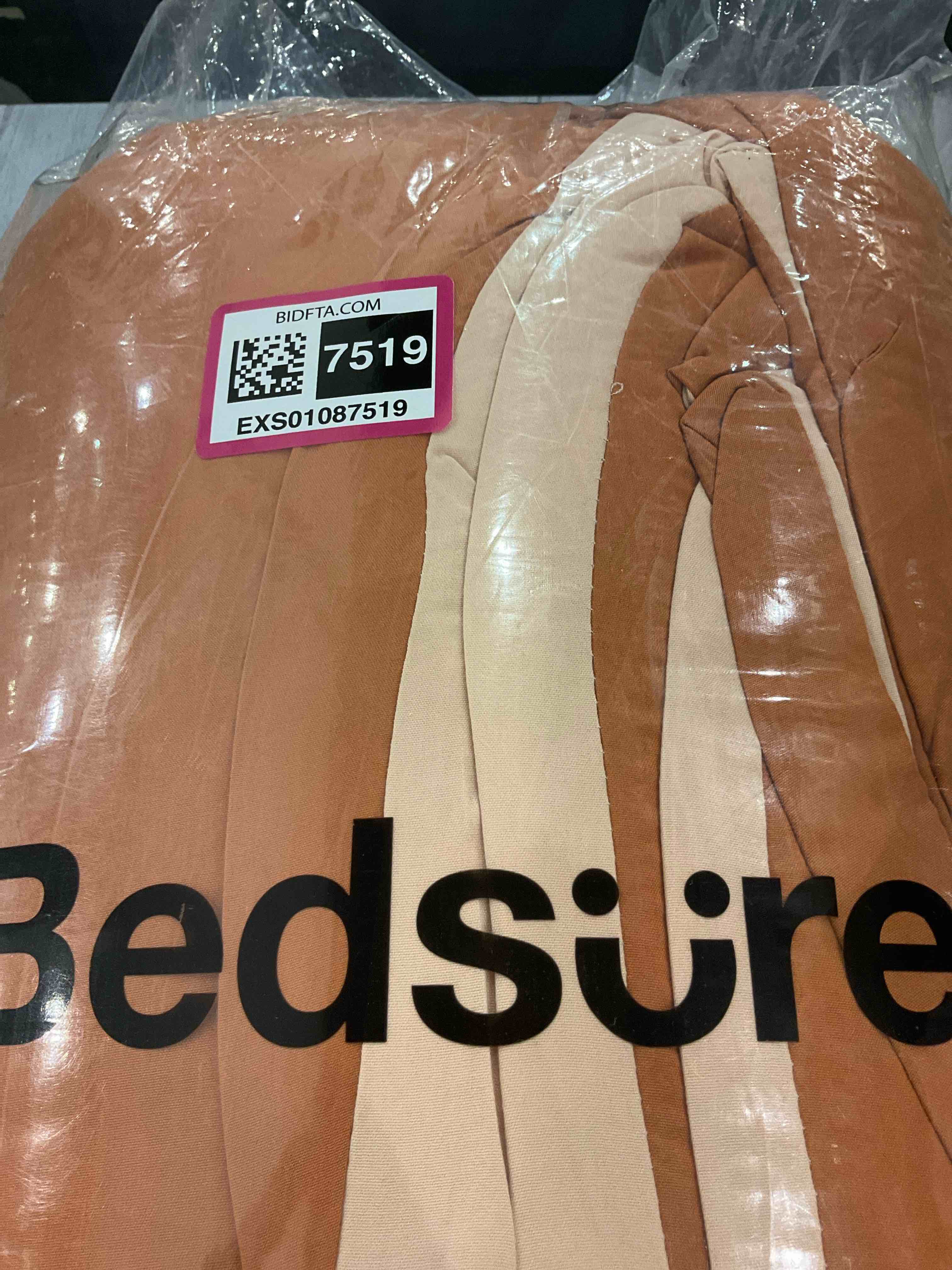 https://s3.amazonaws.com/lotting-images-prod/BargainHunt/EXS01087519_1709912559071.jpeg
