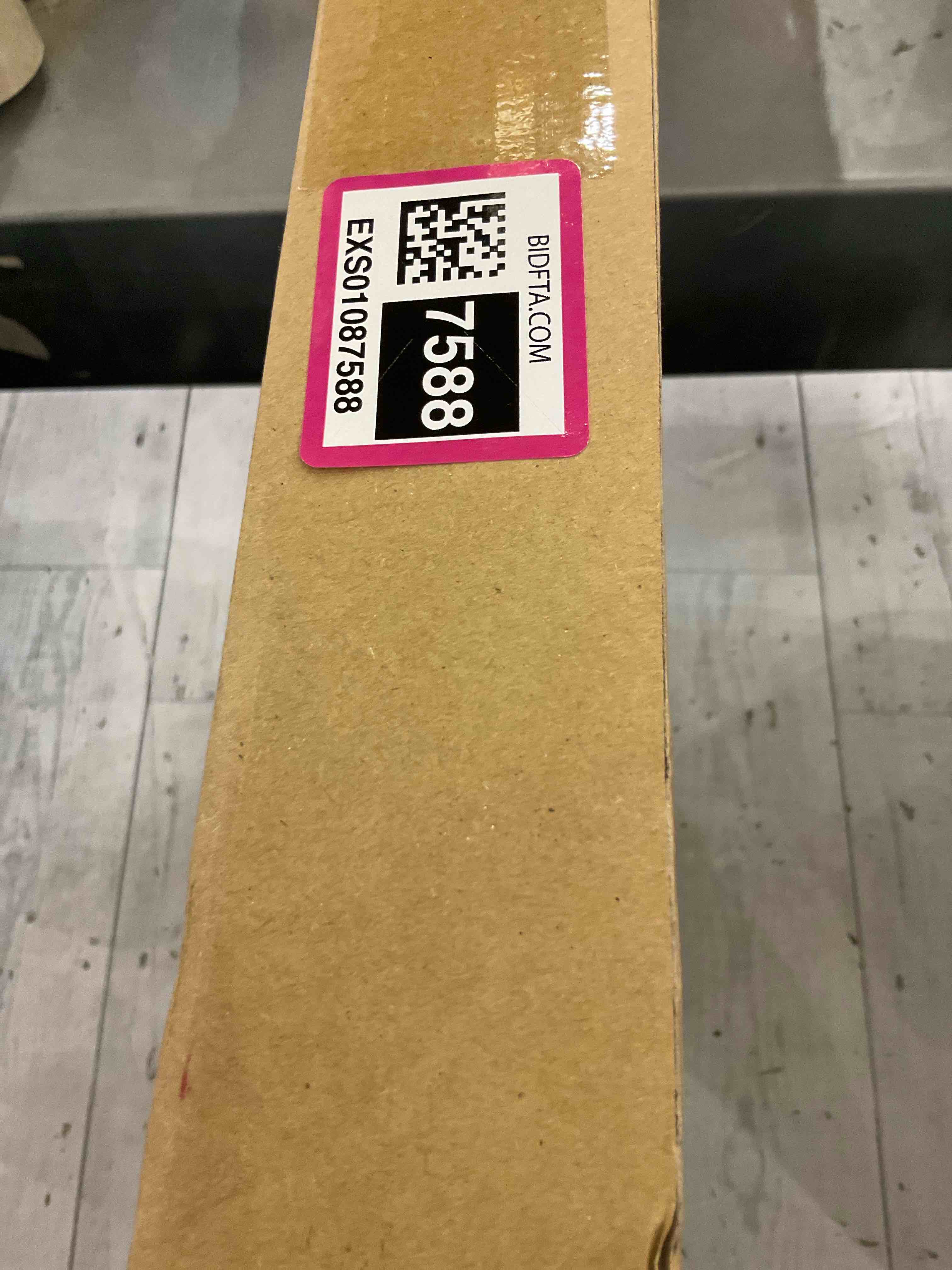 https://s3.amazonaws.com/lotting-images-prod/BargainHunt/EXS01087588_1709928622068.jpeg