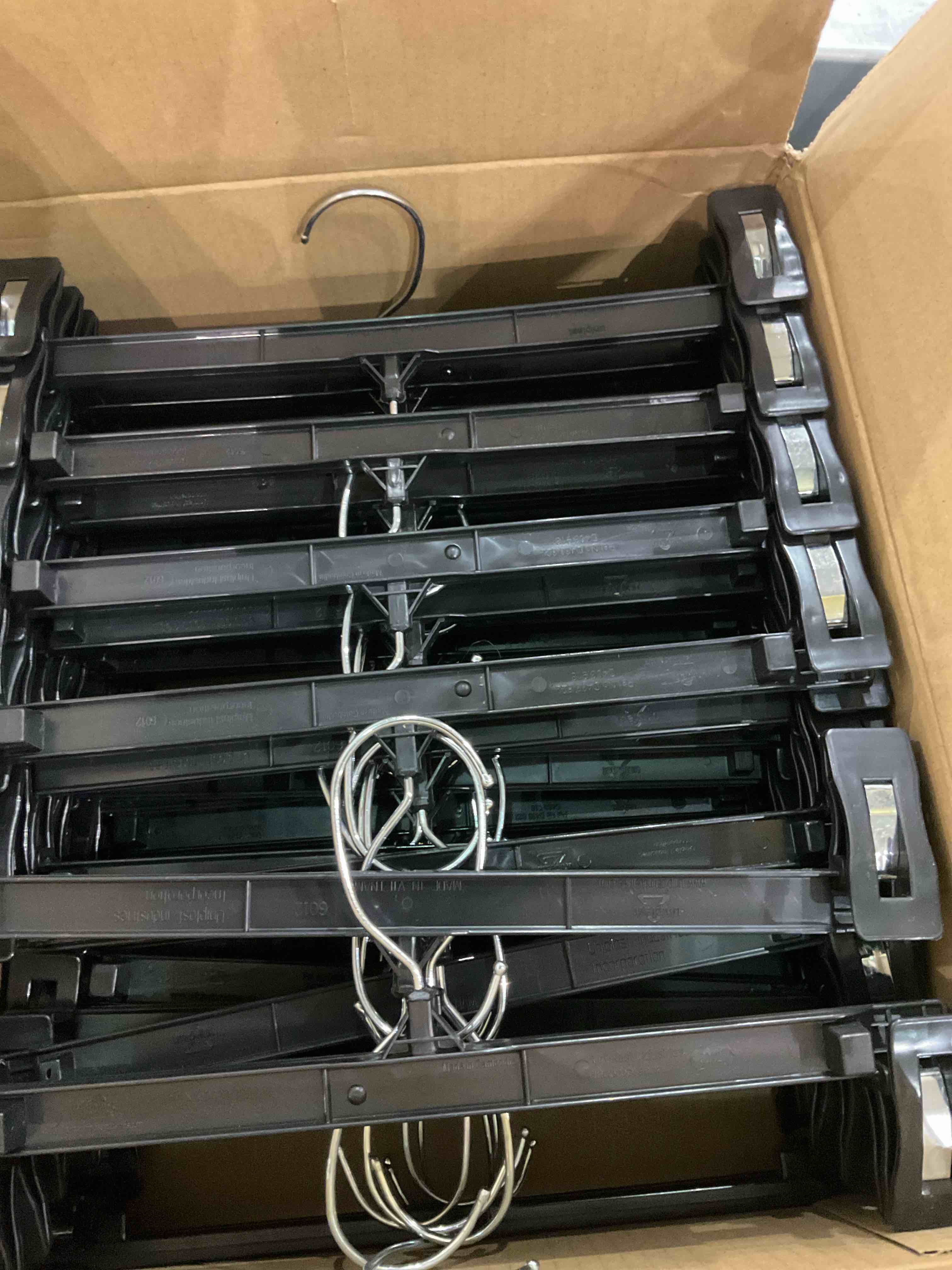 https://s3.amazonaws.com/lotting-images-prod/BargainHunt/EXS01087600_1710156369078.jpeg