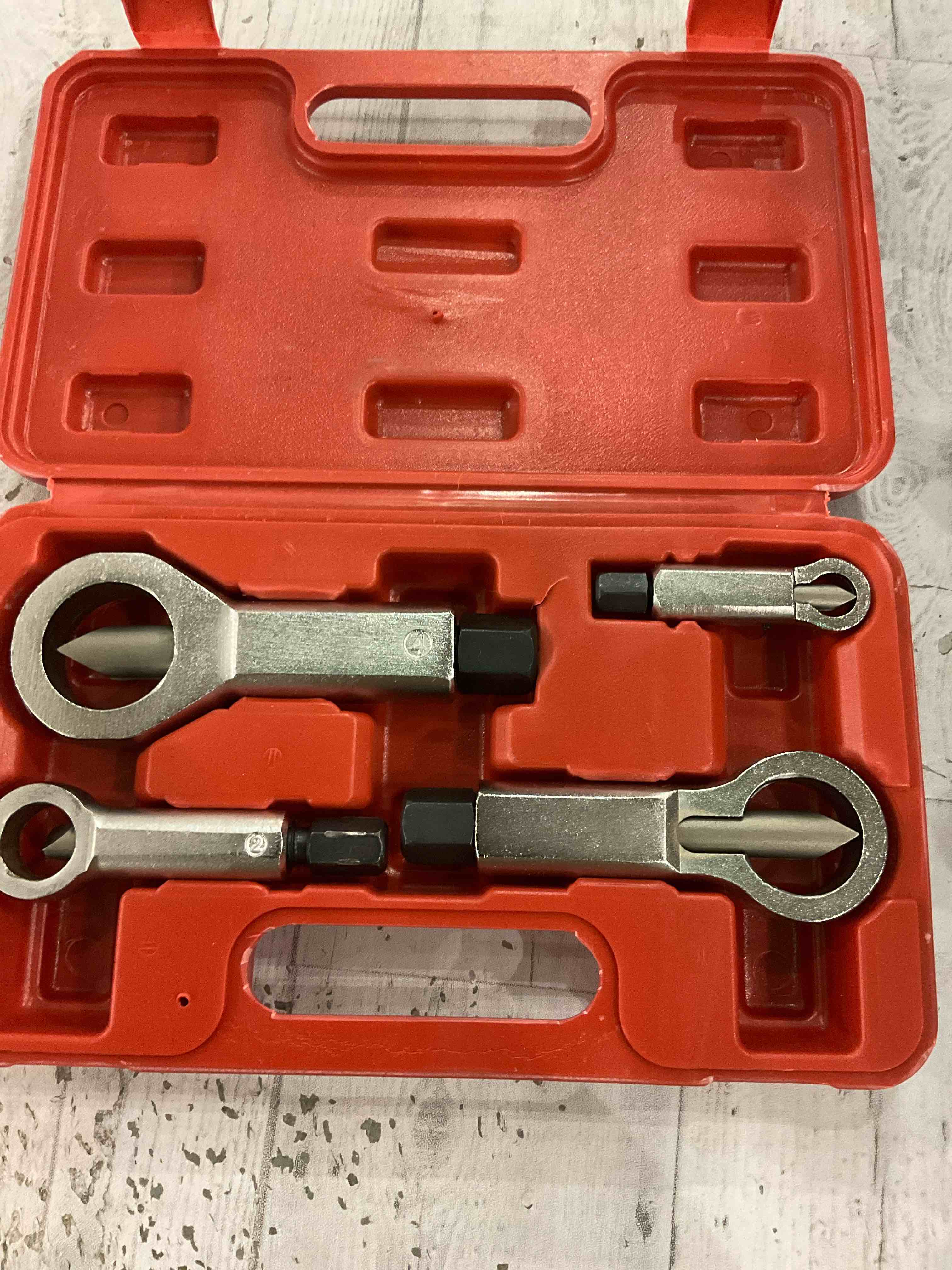 https://s3.amazonaws.com/lotting-images-prod/BargainHunt/EXS01087761_1710245100952.jpeg